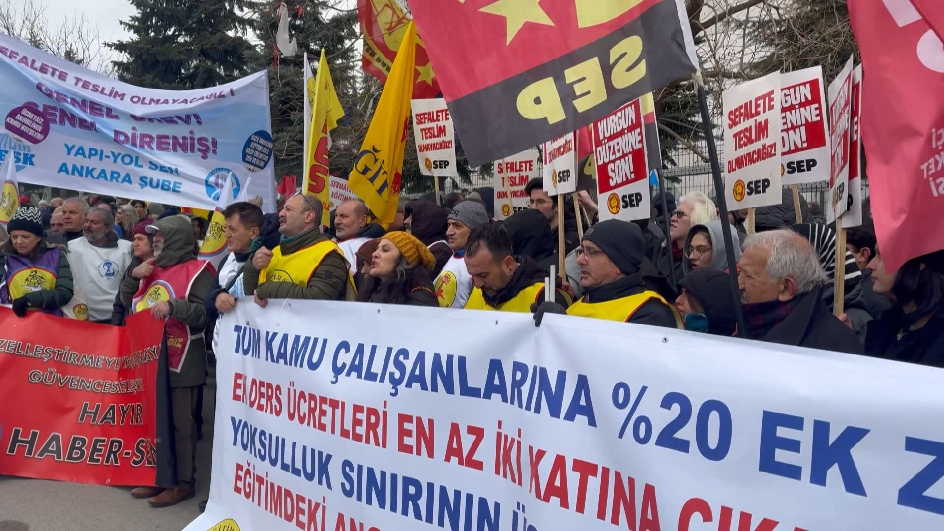 KESK Eylemcileri Slogan Atıyor