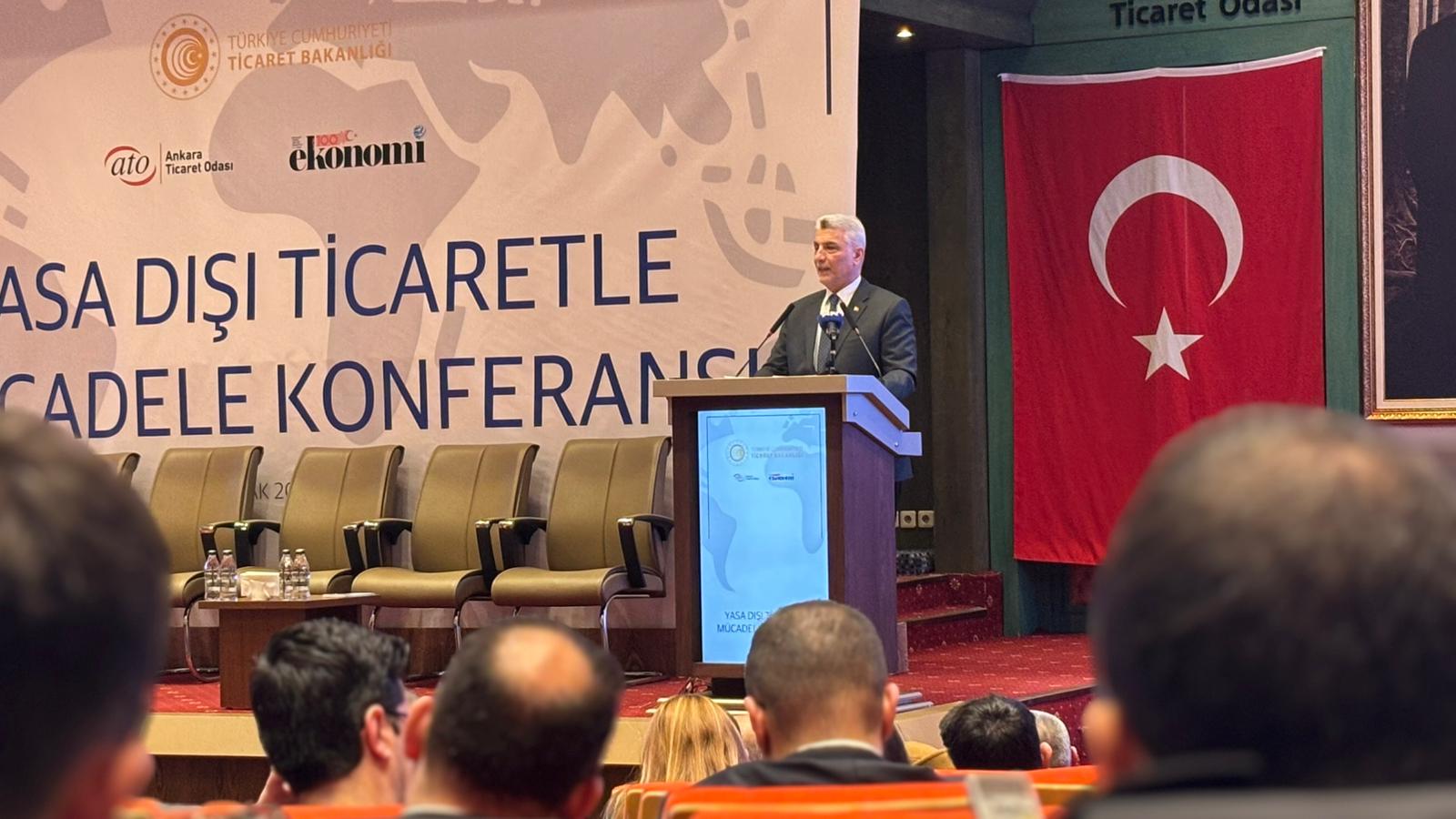 Ticaret Bakanı Ömer Bolat konferans salonunda