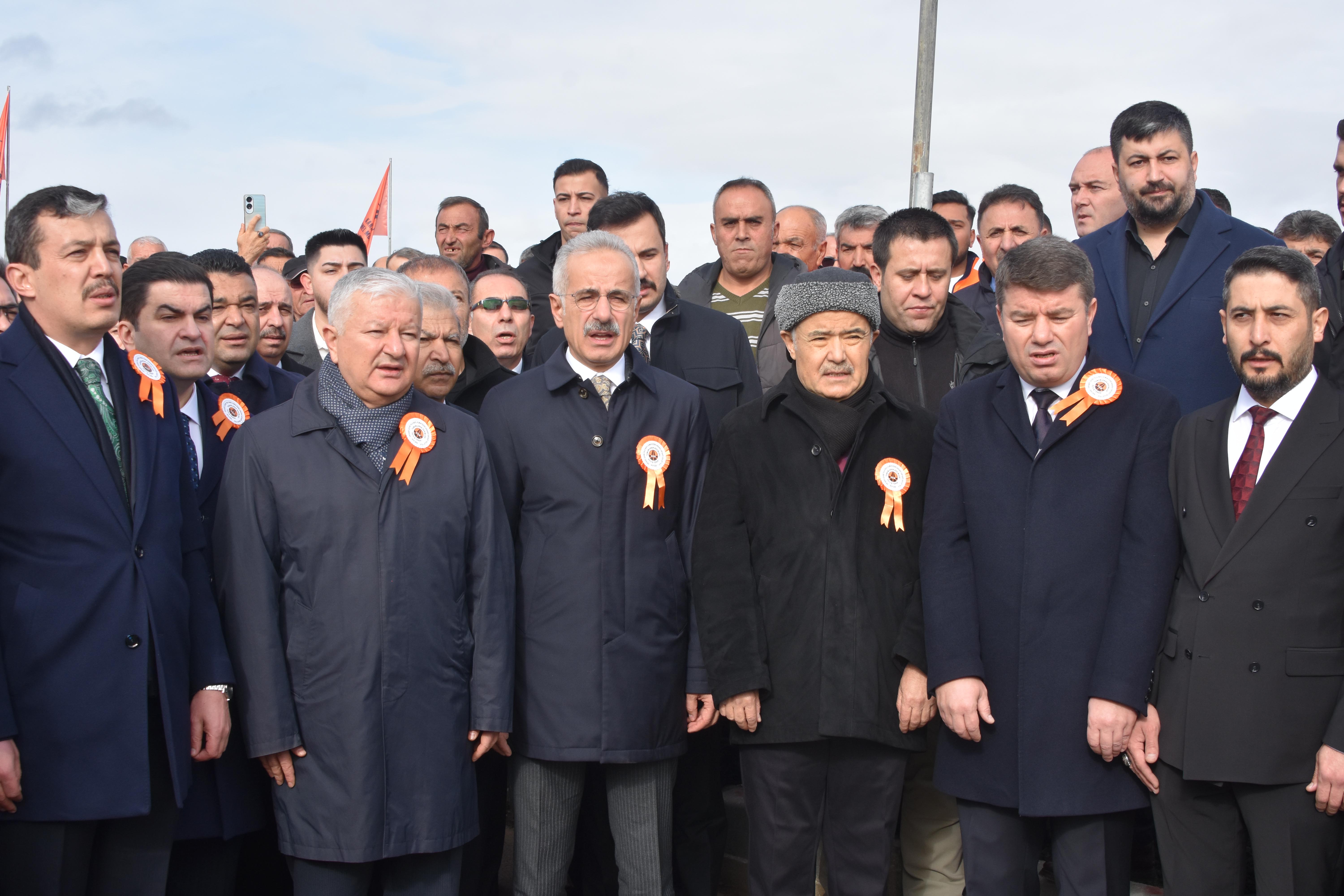 Bakan Uraloğlu törende dinleyicilere hitap ediyor