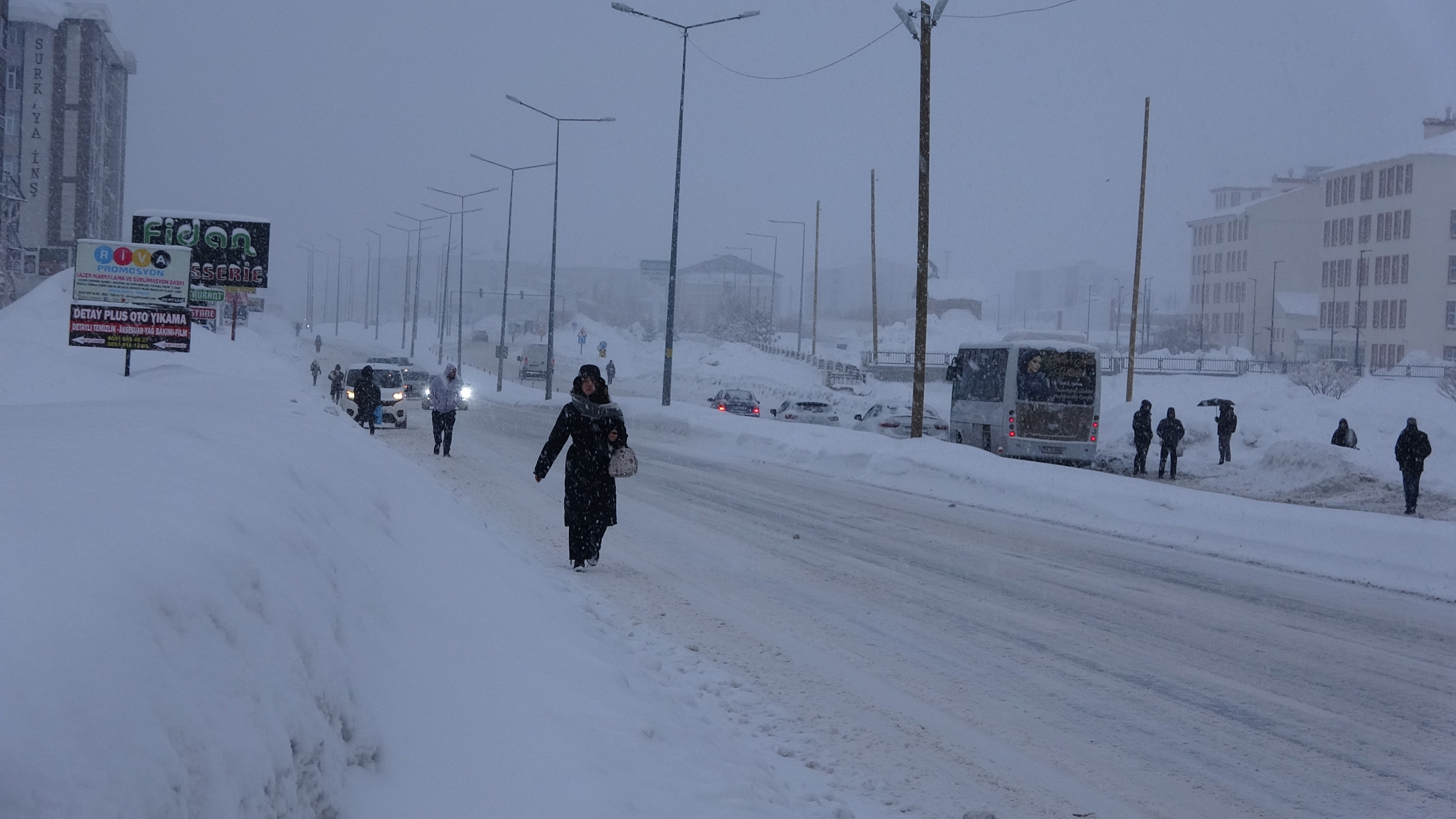 Bitlis kar yağışı 229 köy yolu kapandı