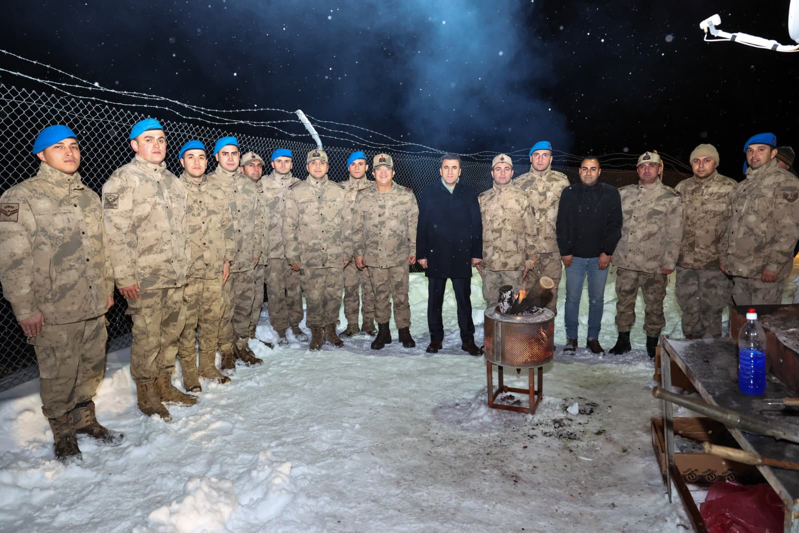 Tunceli Valisi Şefik Aygöl jandarma personeliyle