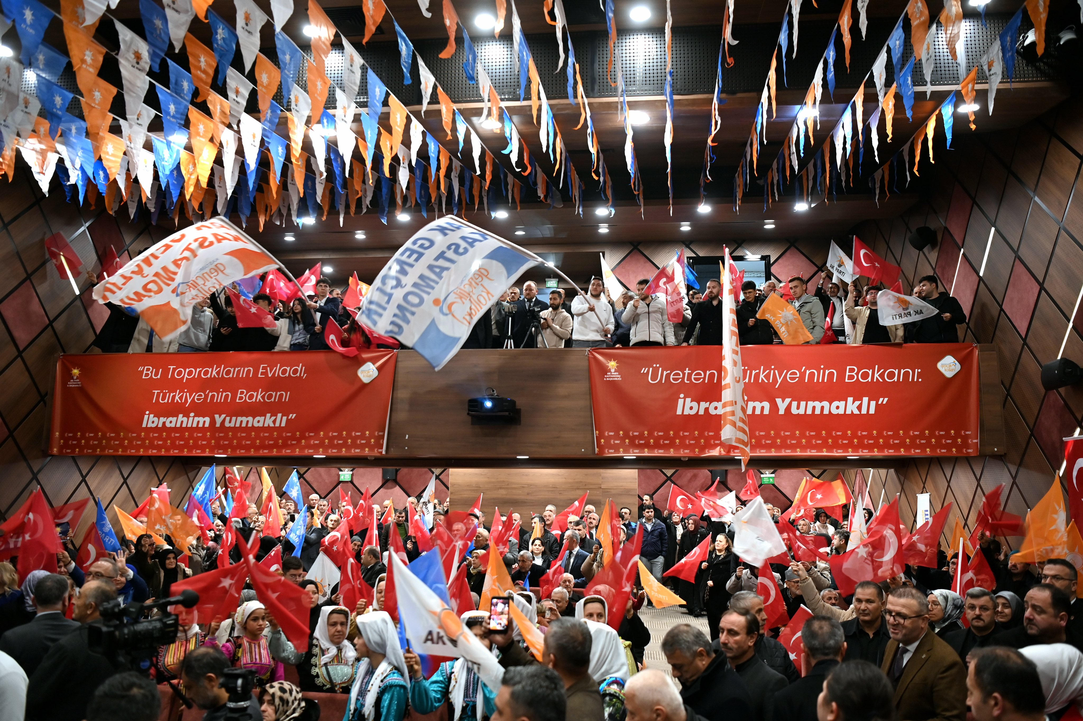 Bakan Yumaklı konuşmasını yaparken