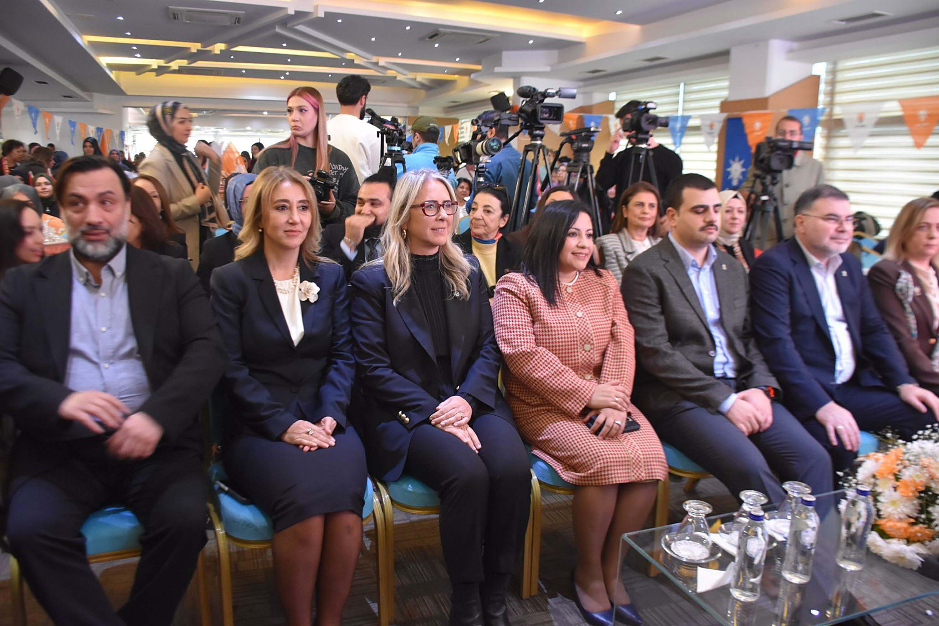 AK Parti İzmir Kadın Kolları Toplantısı Genel Görünüm