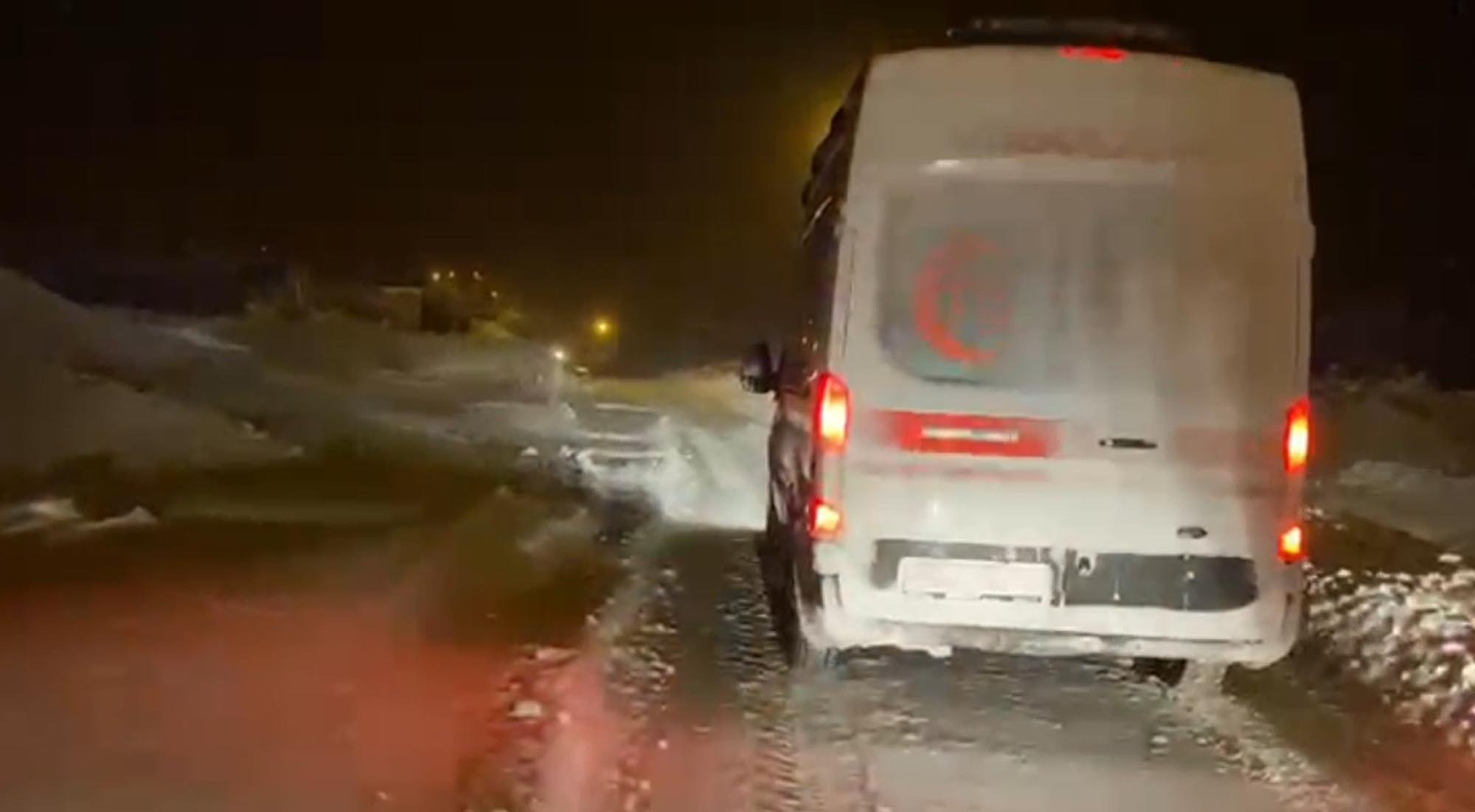 Kars Digor kar tipi kurtarma operasyonu İl Özel İdaresi ekipleri