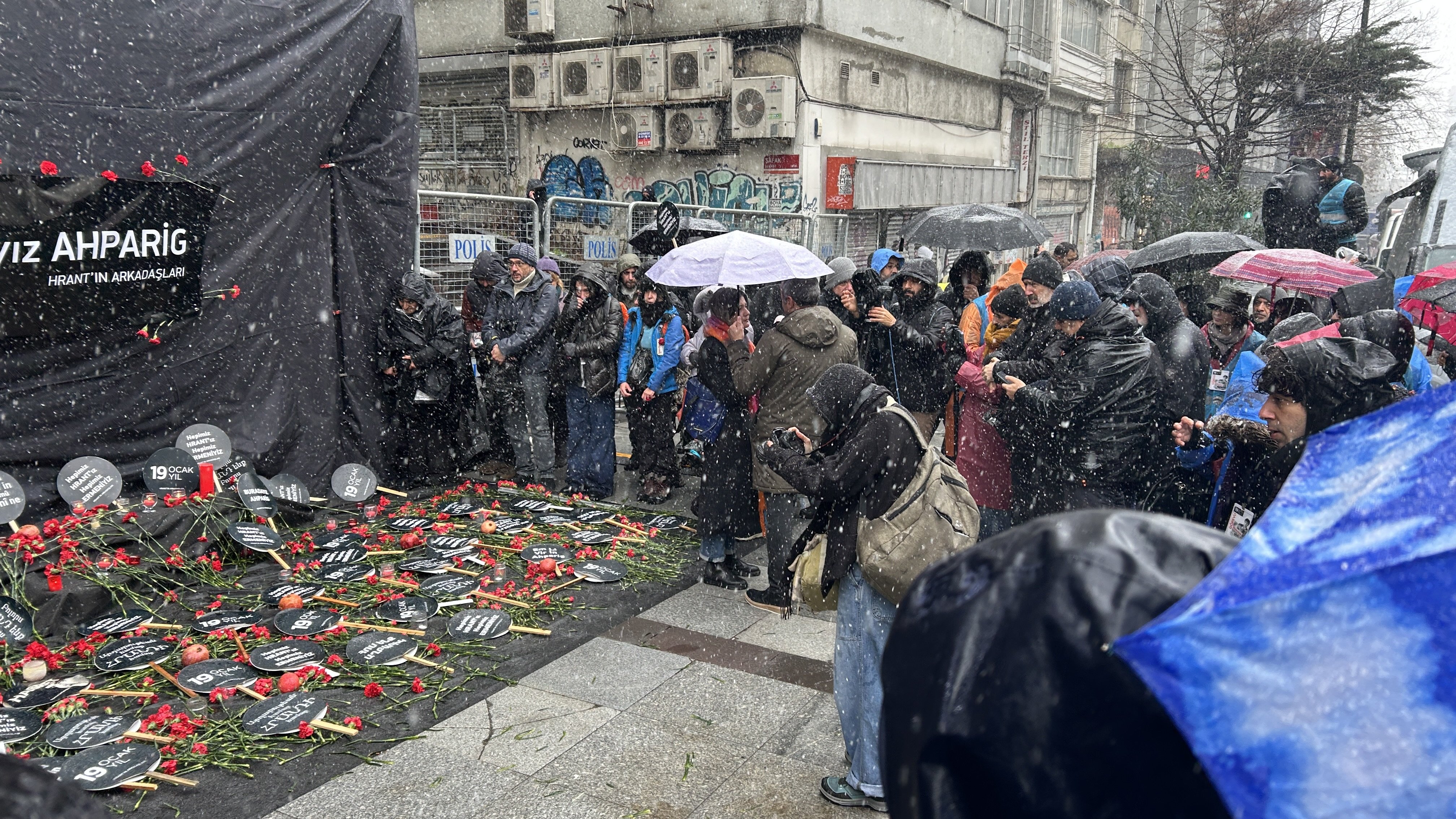 Hrant Dink anması pankart
