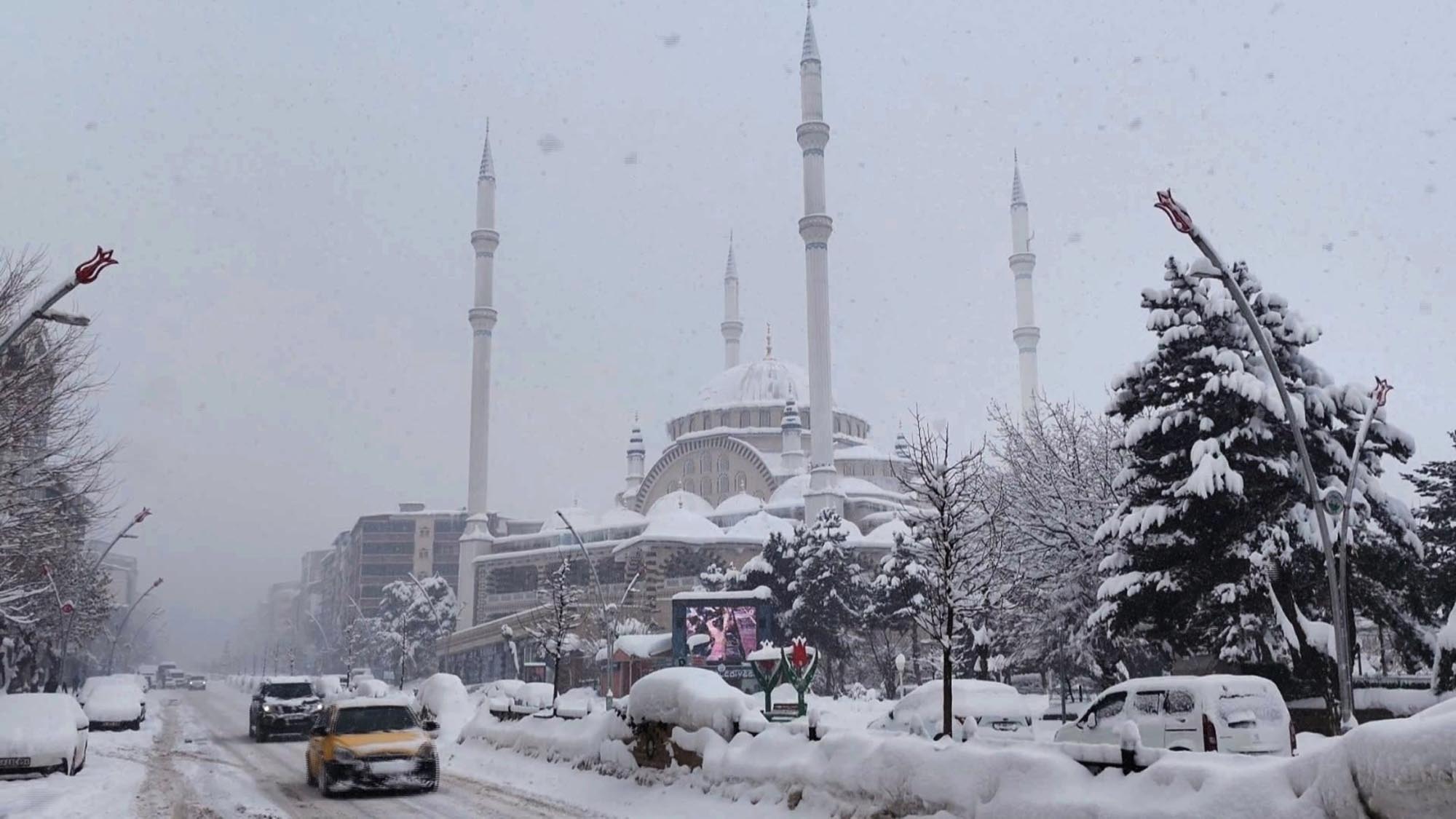 Muş köy yolu kapalı kar