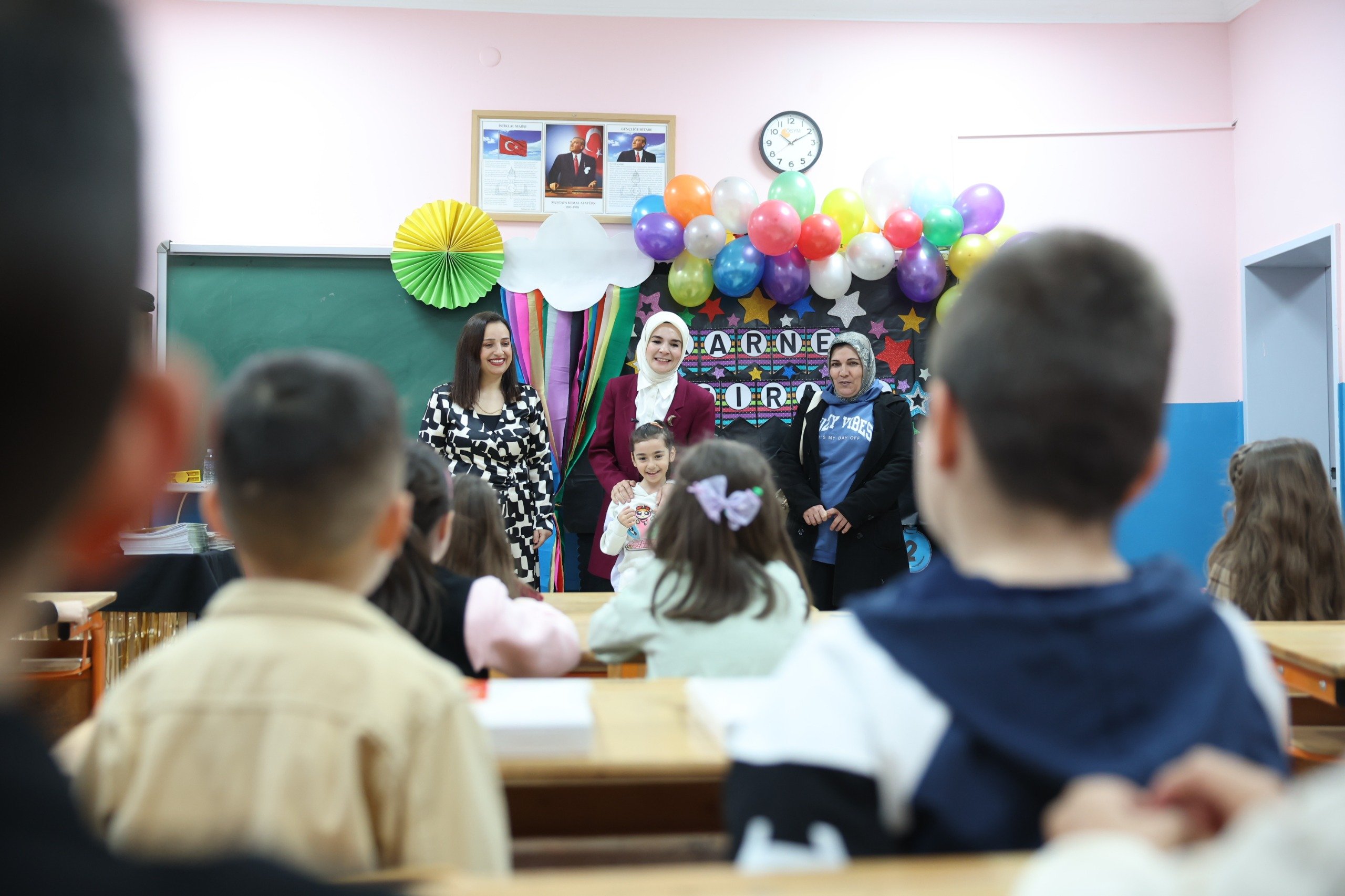 Bakan Göktaş Öğrencilerle Sohbet Ediyor