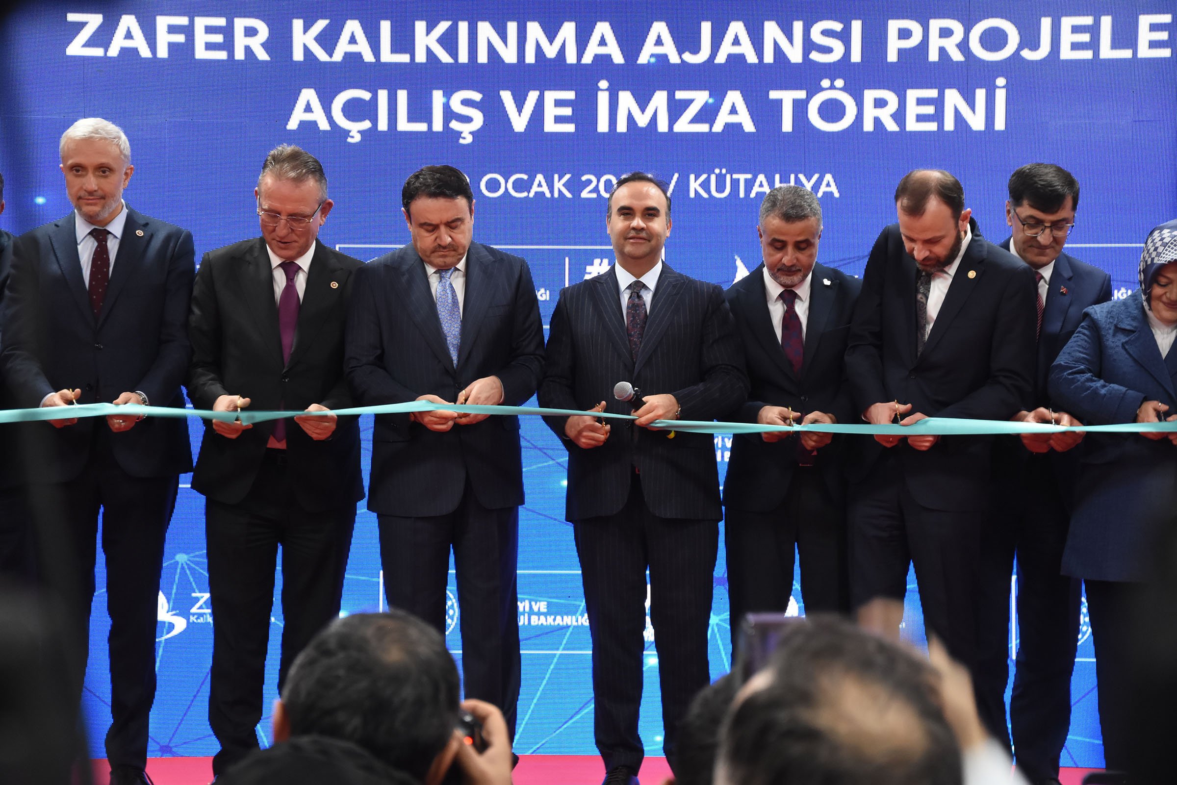 Bakan Kacır kurdele kesme töreninde