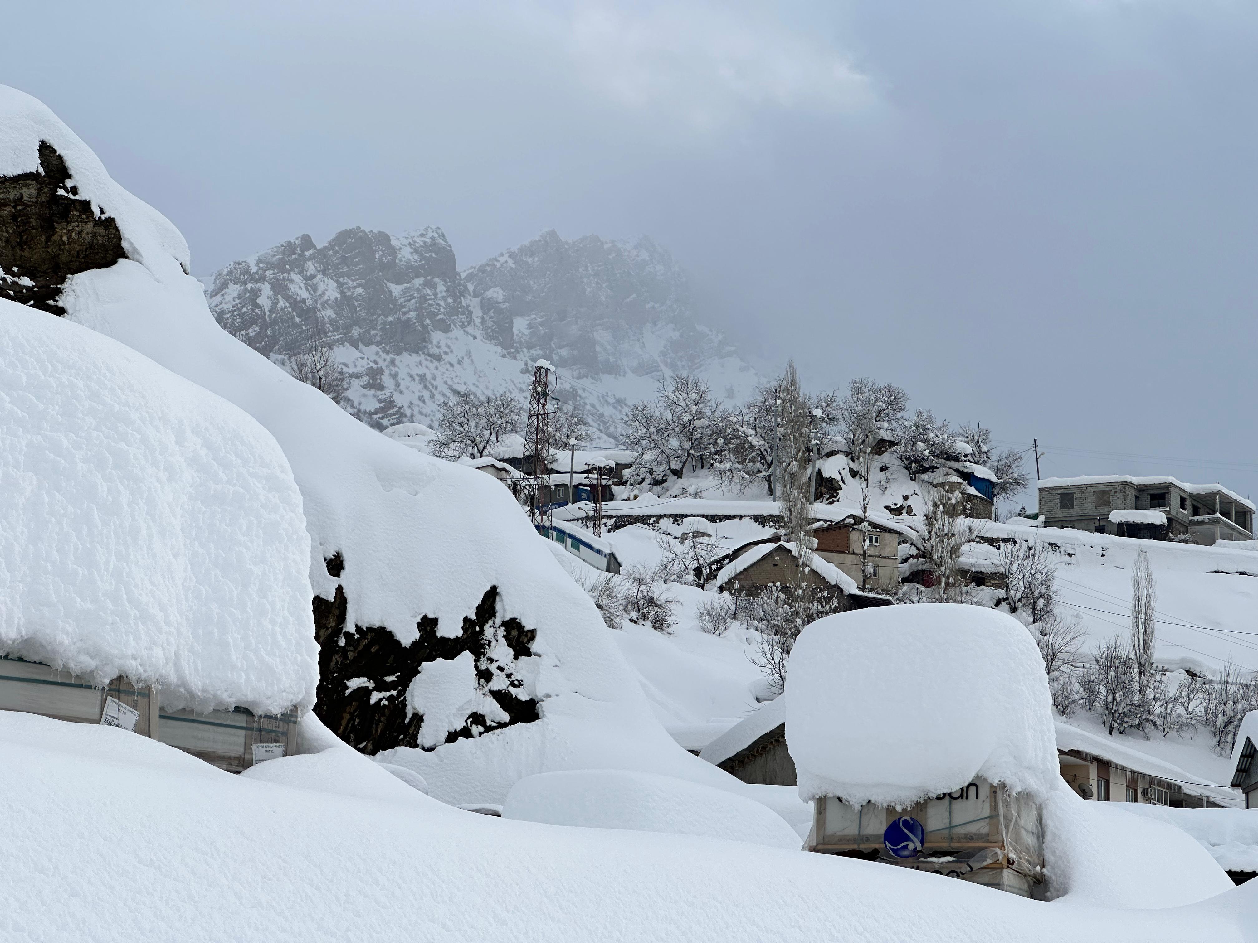 Beytüşşebap kar yağışı evler kar altında