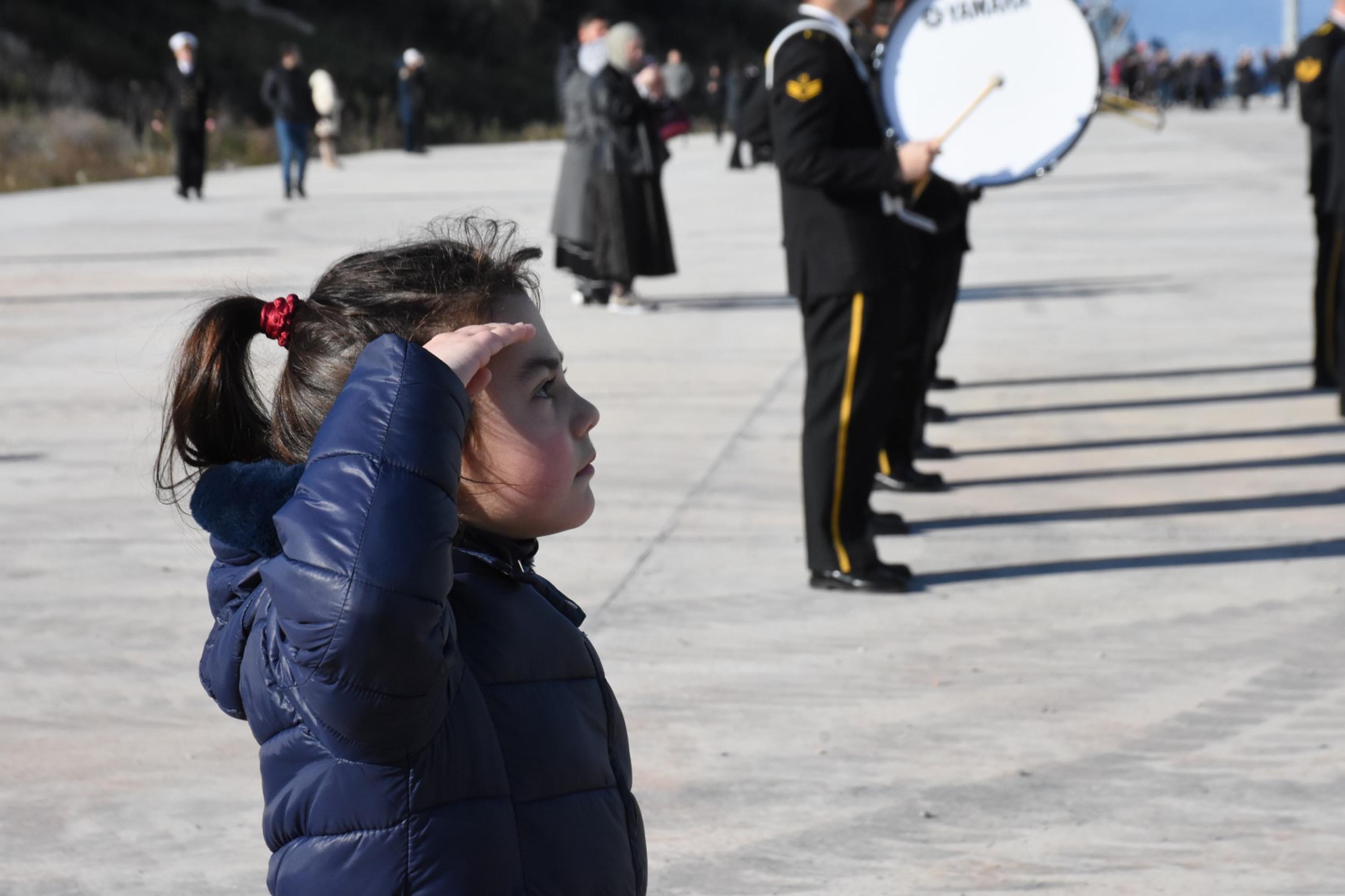 Personel aileleriyle vedalaşıyor