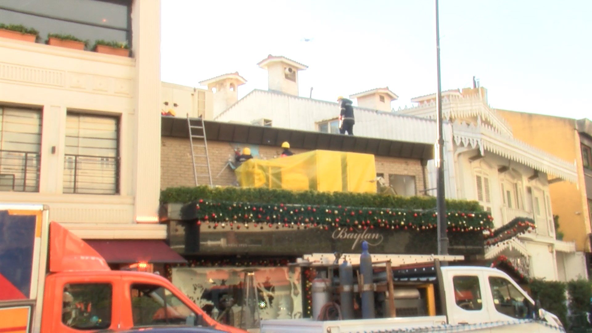 İstanbul Belediyesi kaçak yapı yıkım ekibi