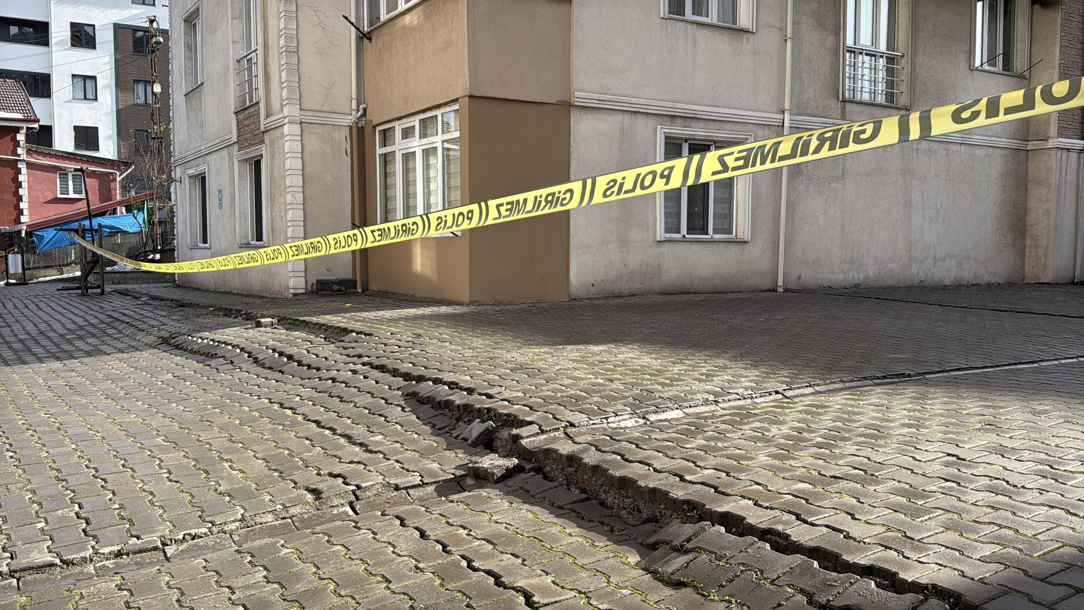 Karabük istinat duvarı çökme riski tahliye