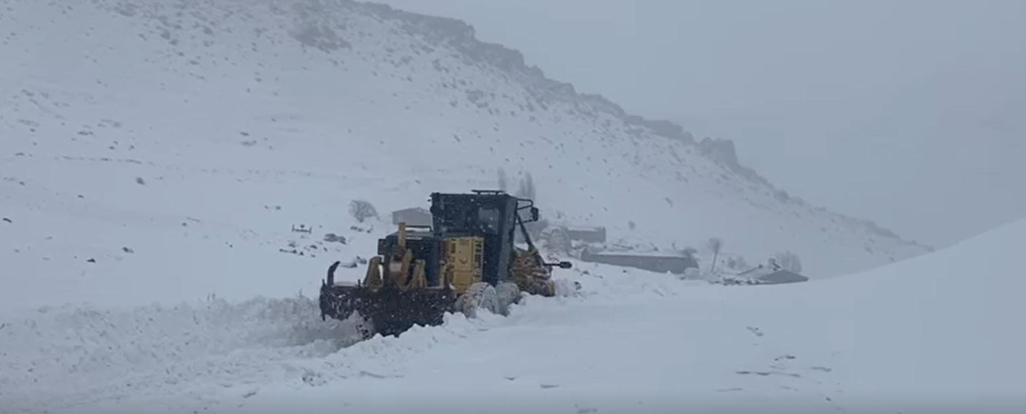 Kar nedeniyle kapalı köy yolları
