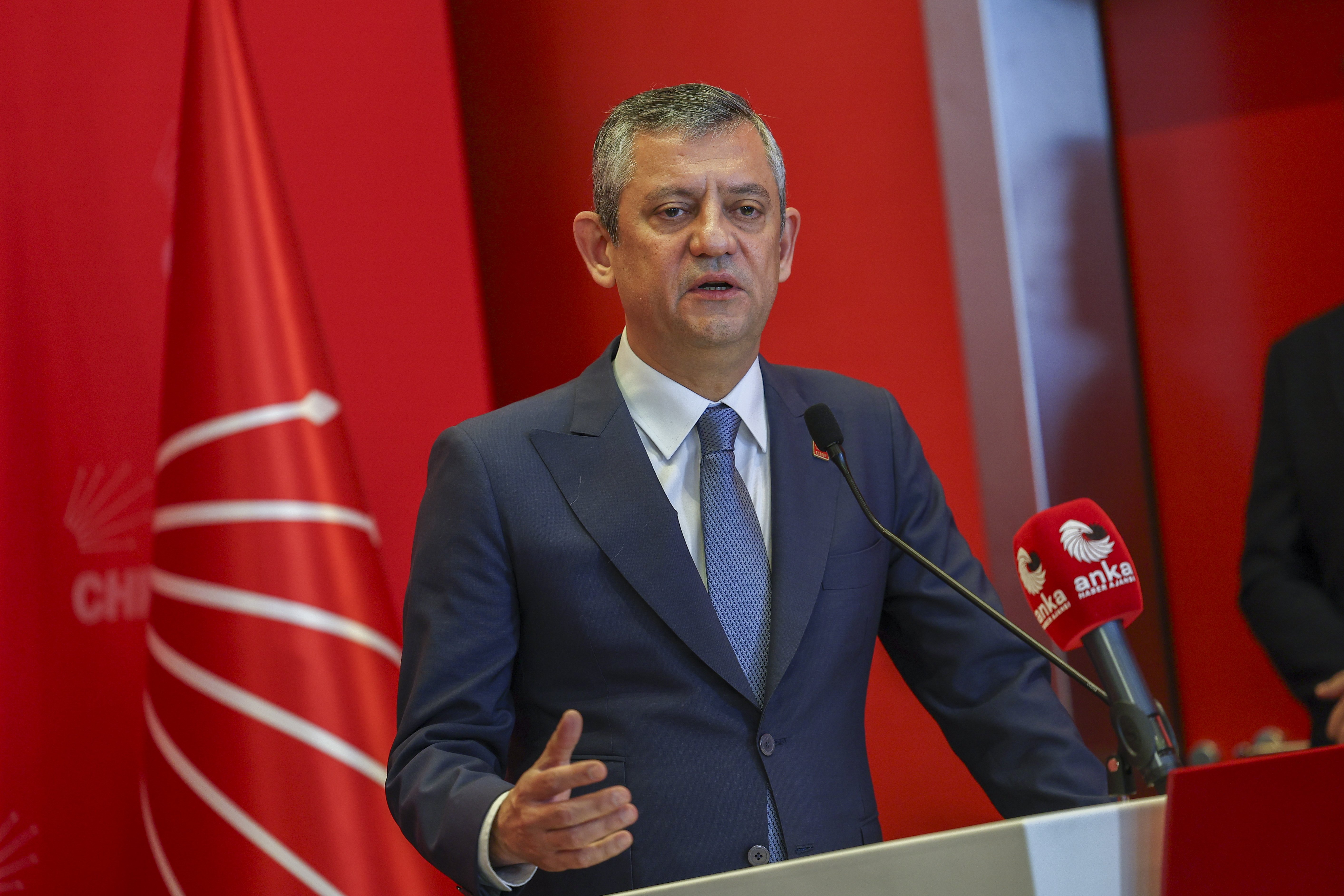 Özgür Özel ve Sıla Usar İncirli basın toplantısında