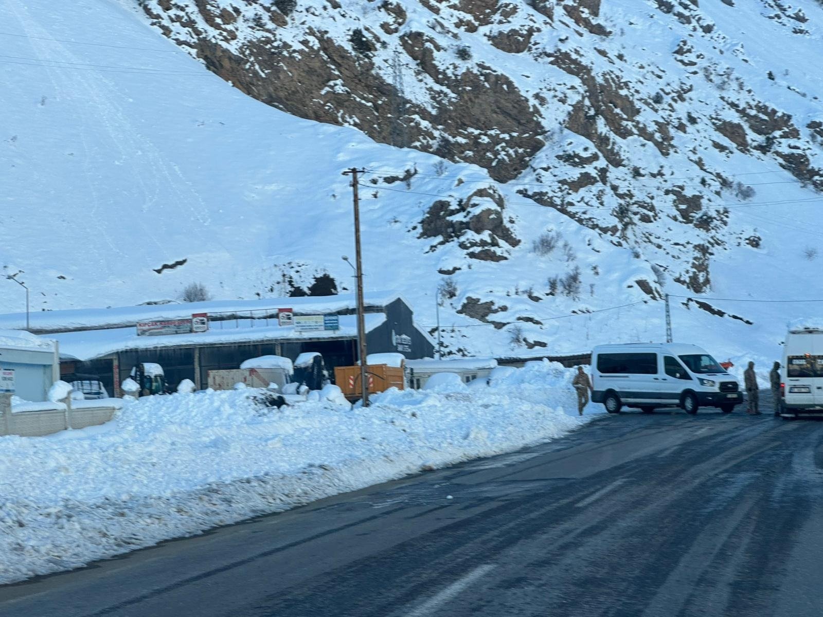 Çatak çığ felaketi Van-Çatak yolu kapalı