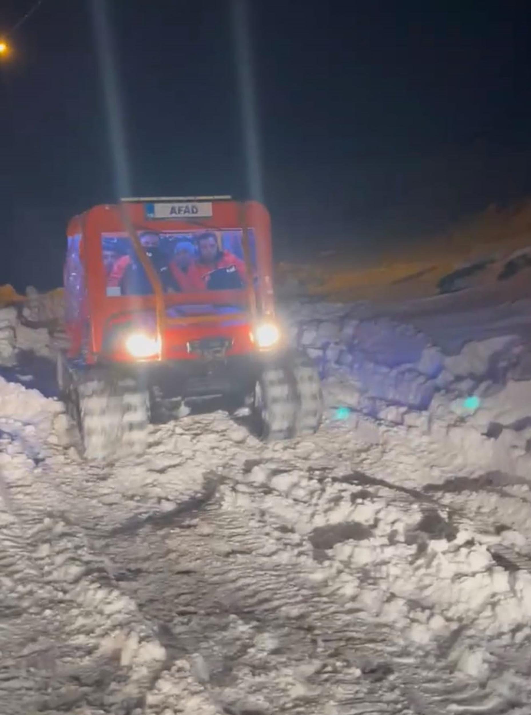 AFAD Ekipleri Kar Mücadelesi