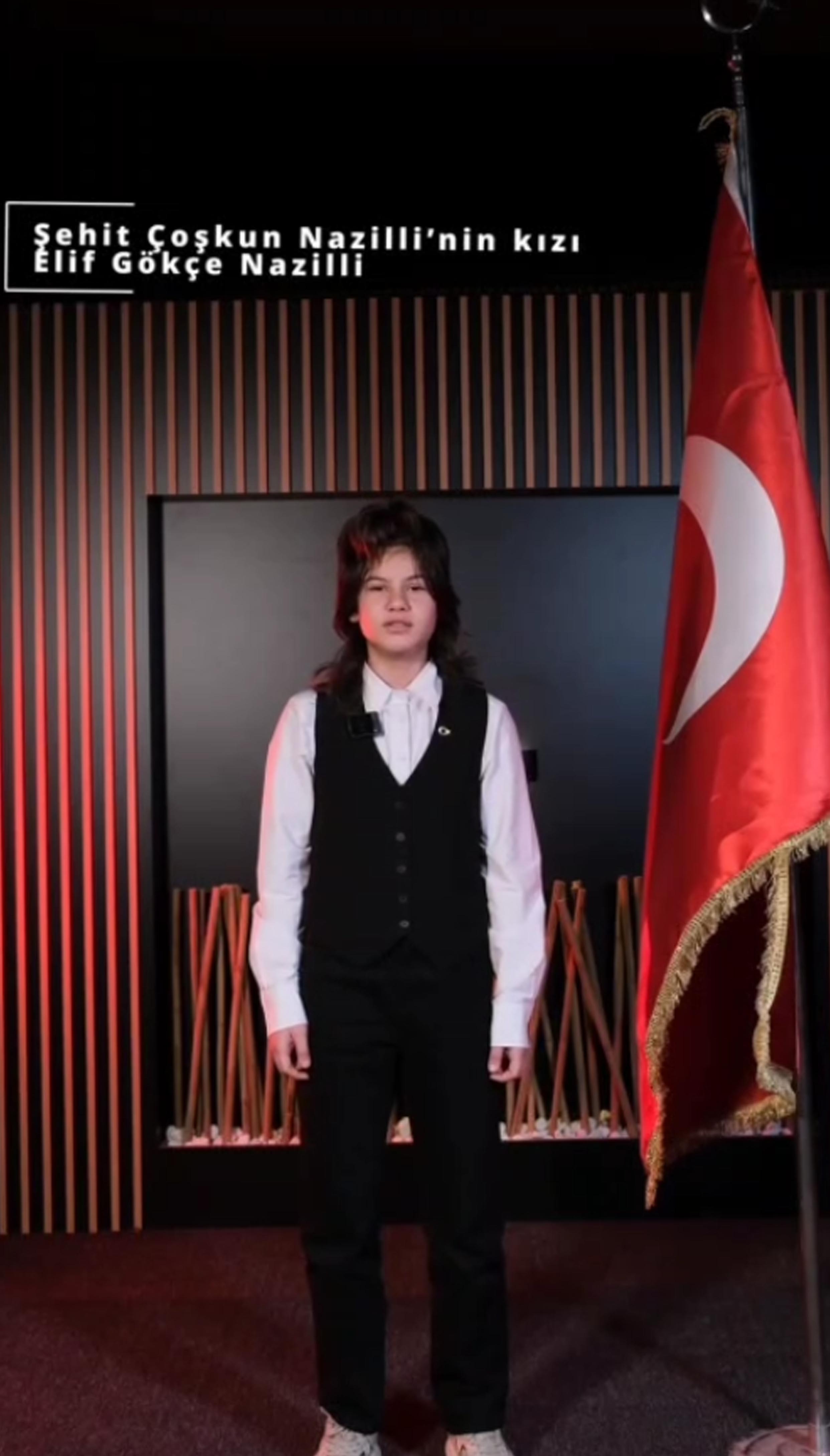 Çocuklar İstiklal Marşı okurken