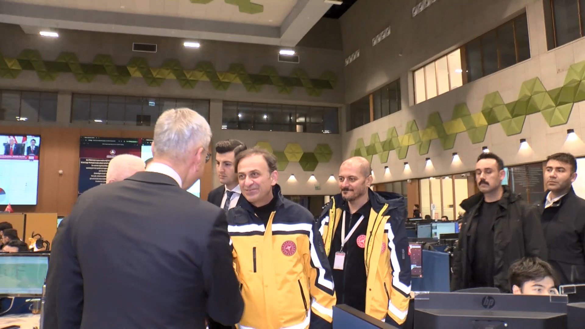 Bakan Memişoğlu ve Vali Gül 112 merkezinde