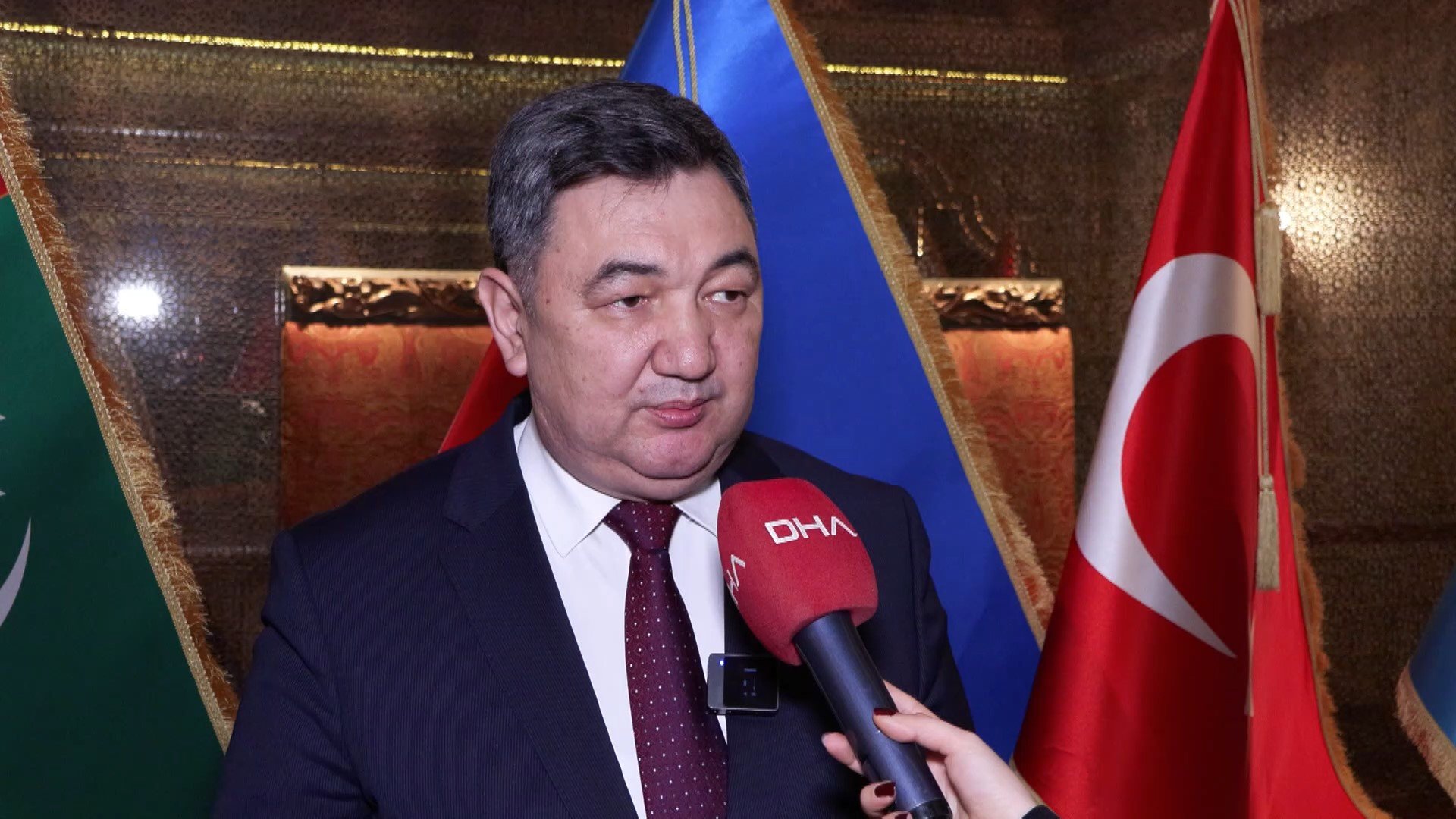 Hakan Kılıç ödül alırken