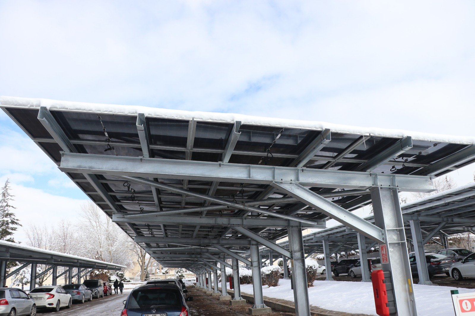 Erciyes Üniversitesi Güneş Panelli Çatı