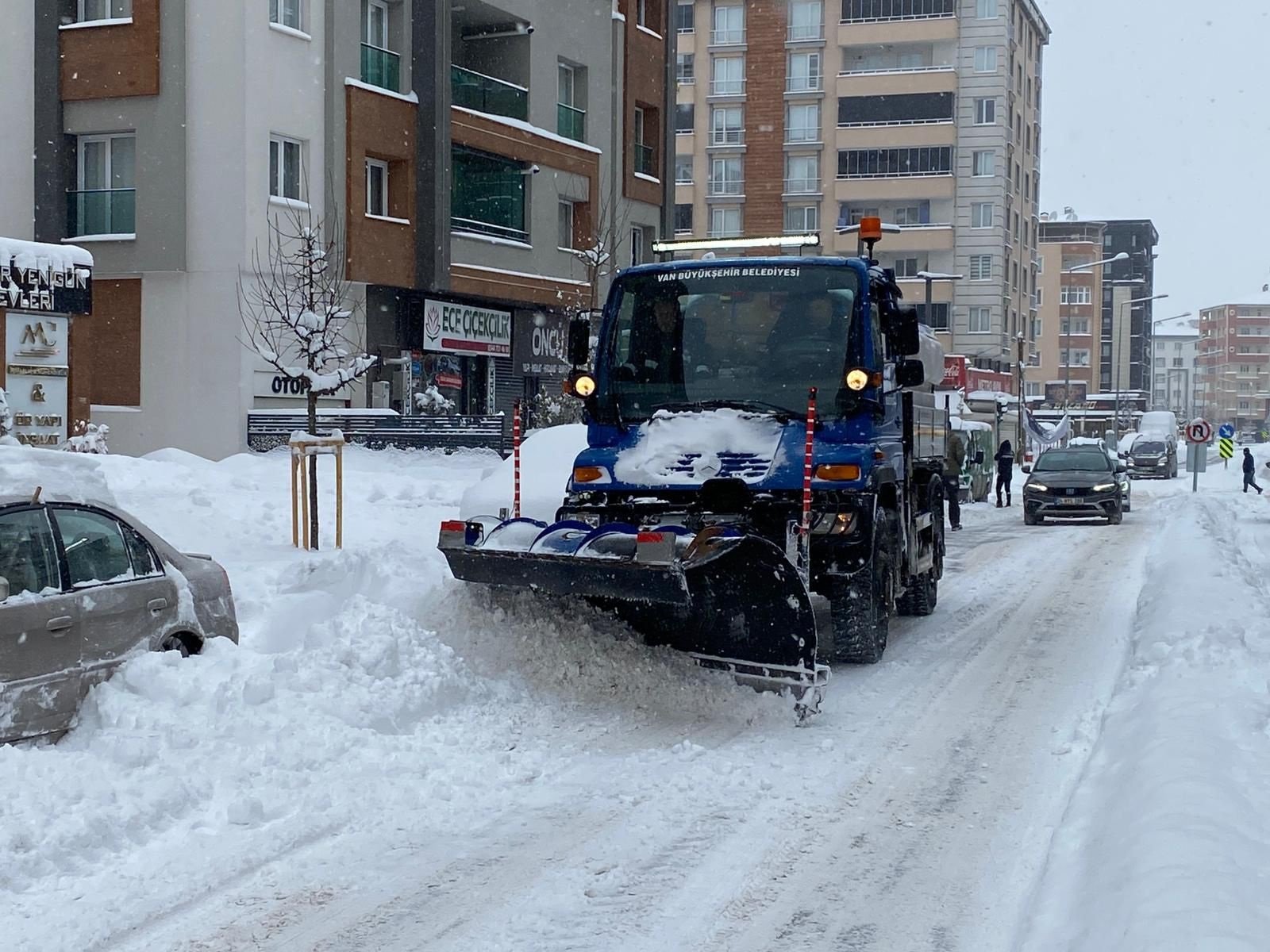 Van Büyükşehir Belediyesi kar mücadelesi