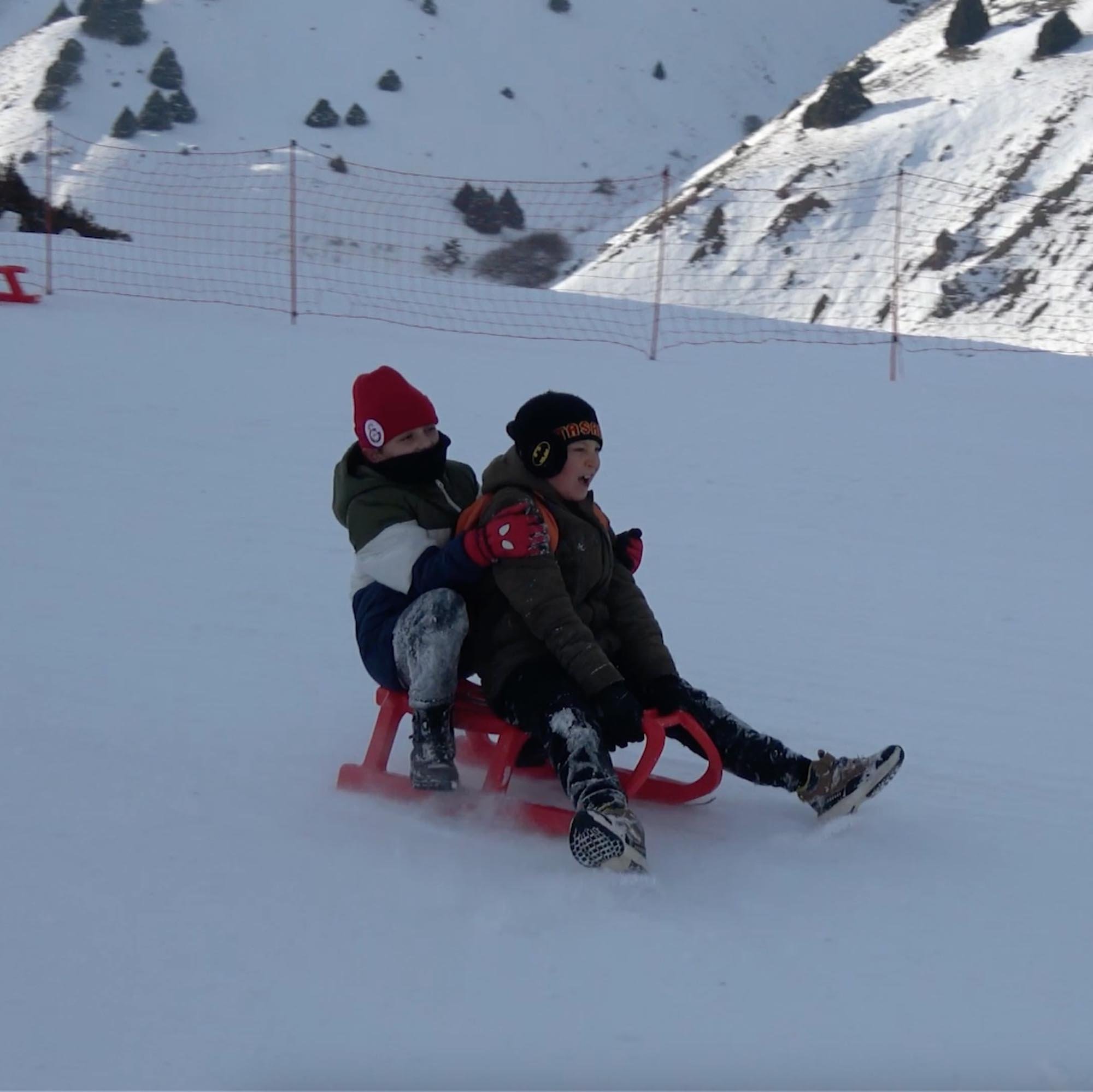 Erzincan Valisi Hamza Aydoğdu ve çocuklar