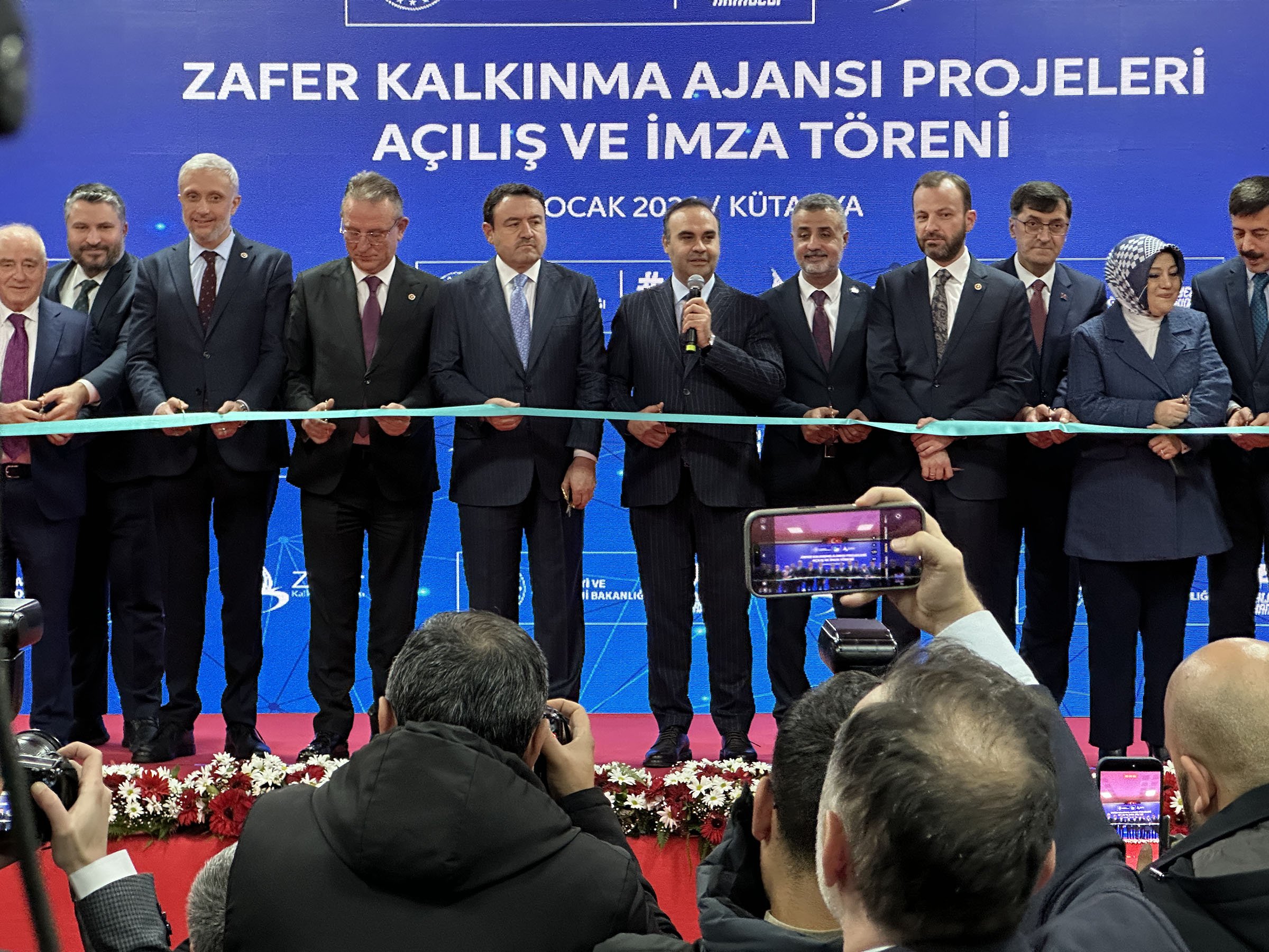 Bakan Kacır ve beraberindekiler