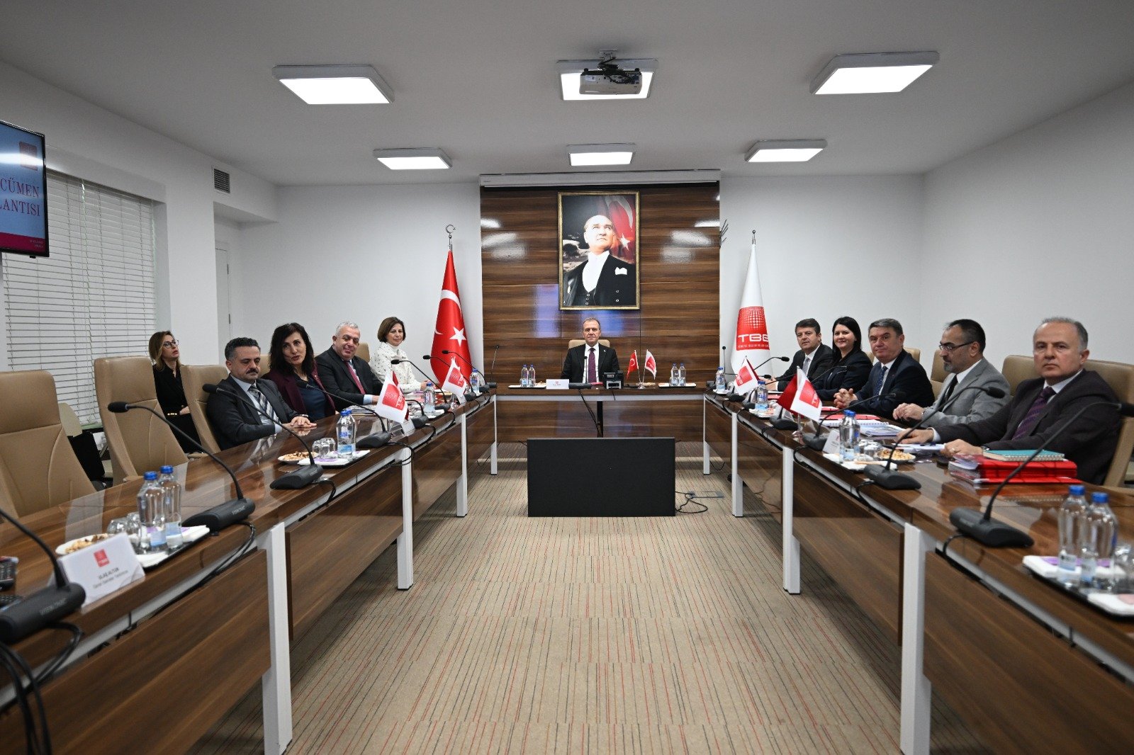 Vahap Seçer basın toplantısı