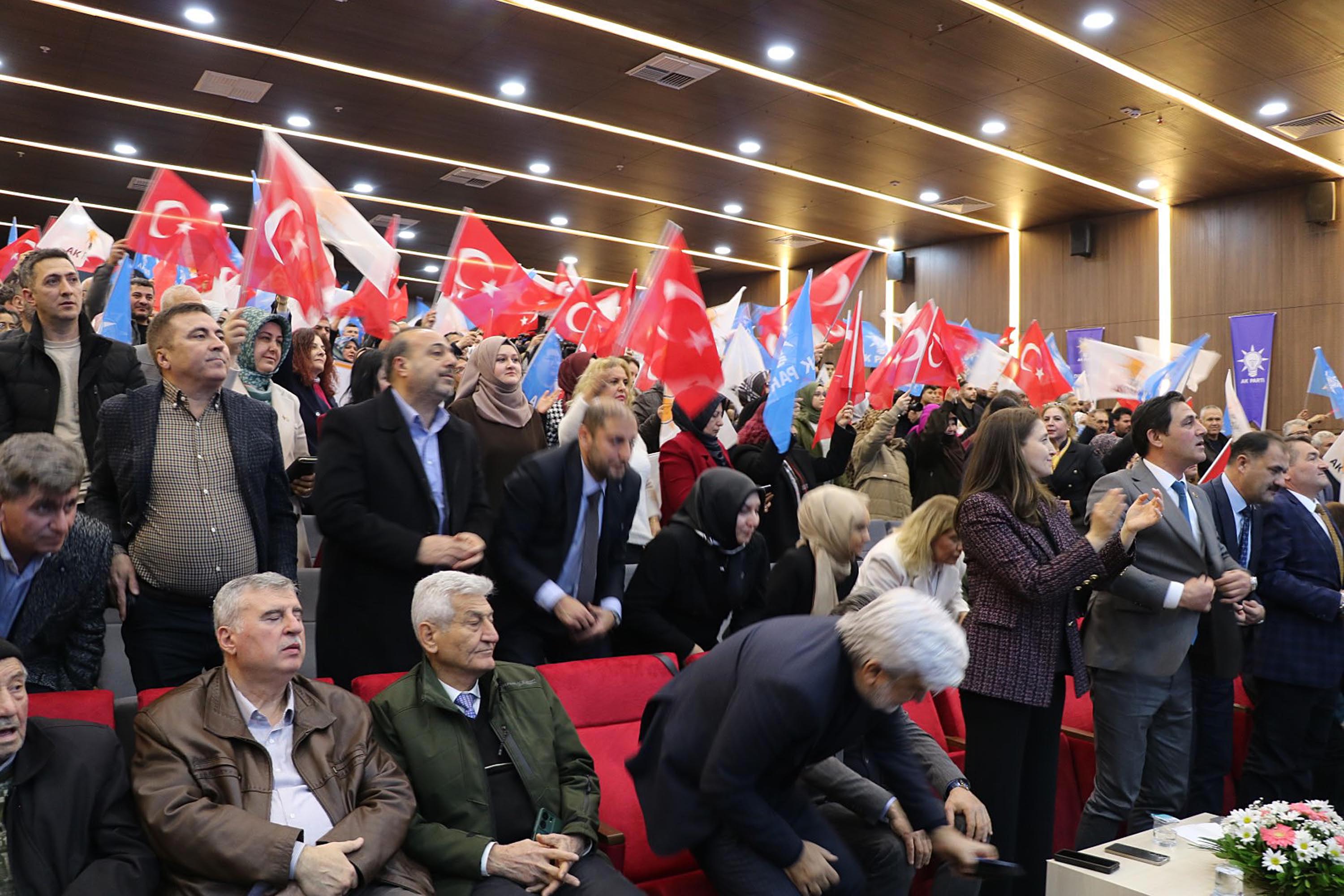 Bakan Bayraktar katılımcılarla