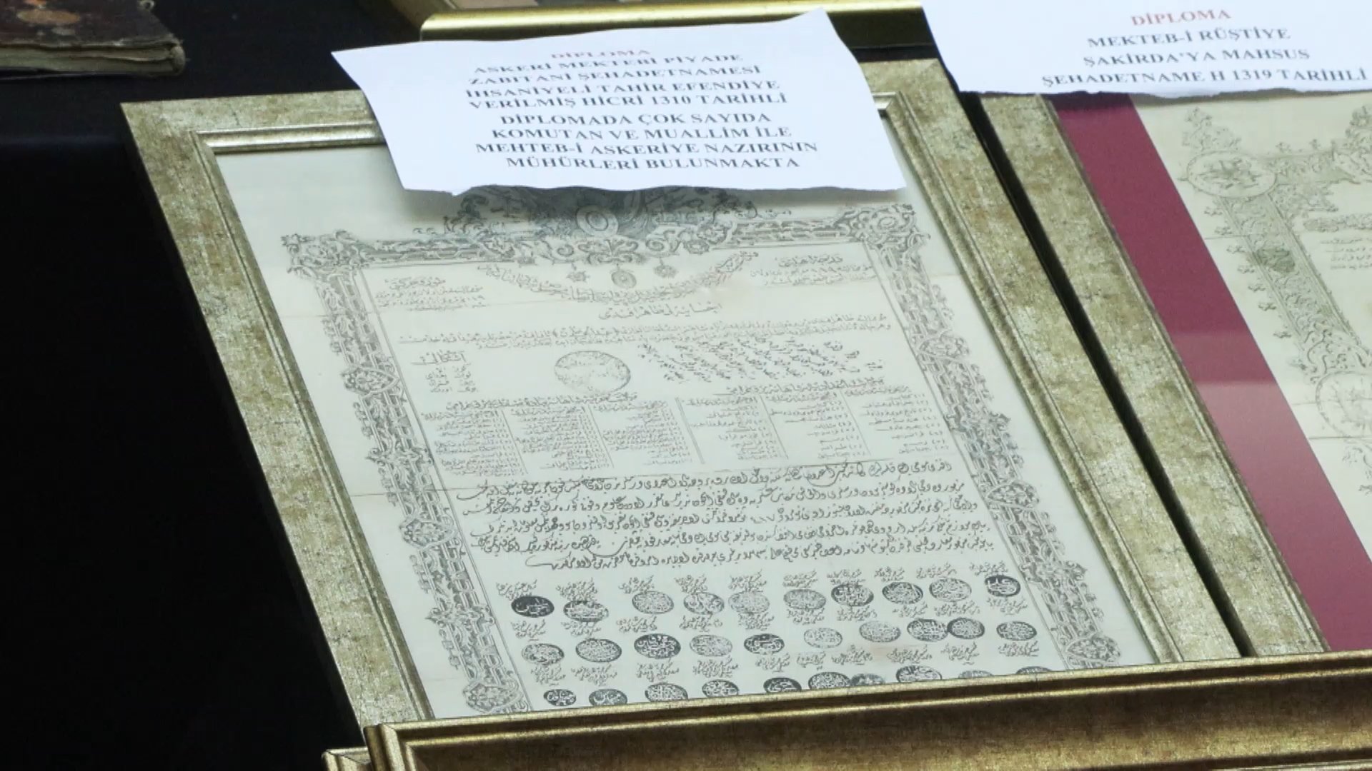 Operasyonda ele geçirilen tarihi belgeler