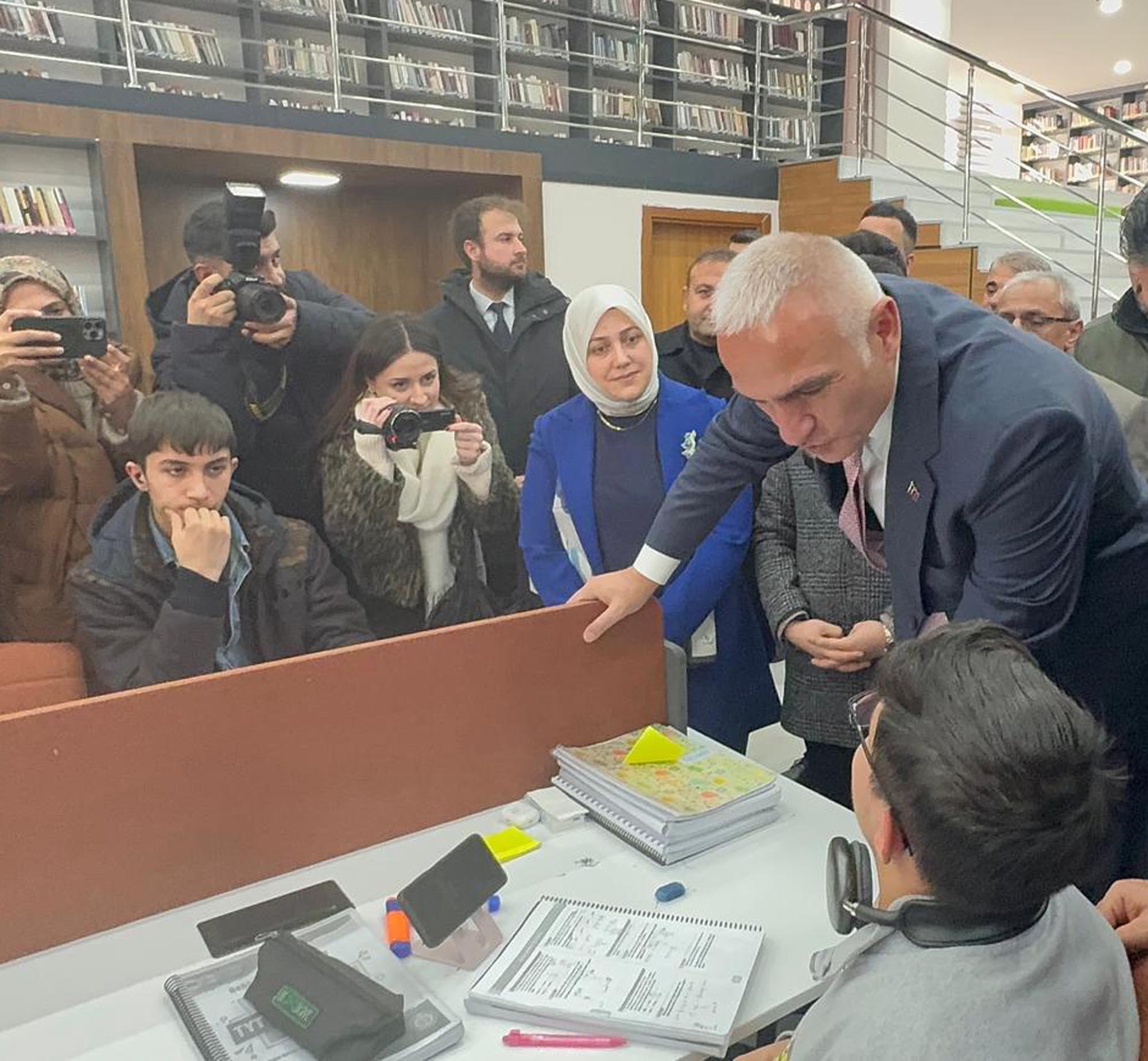 Patnos Yeni Halk Kütüphanesi İç Görünüm