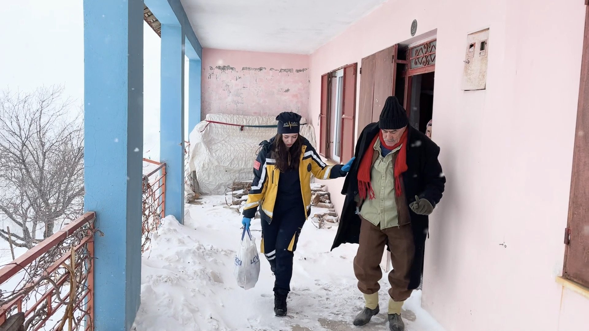 Malatya sağlık ekibi ambulans kar