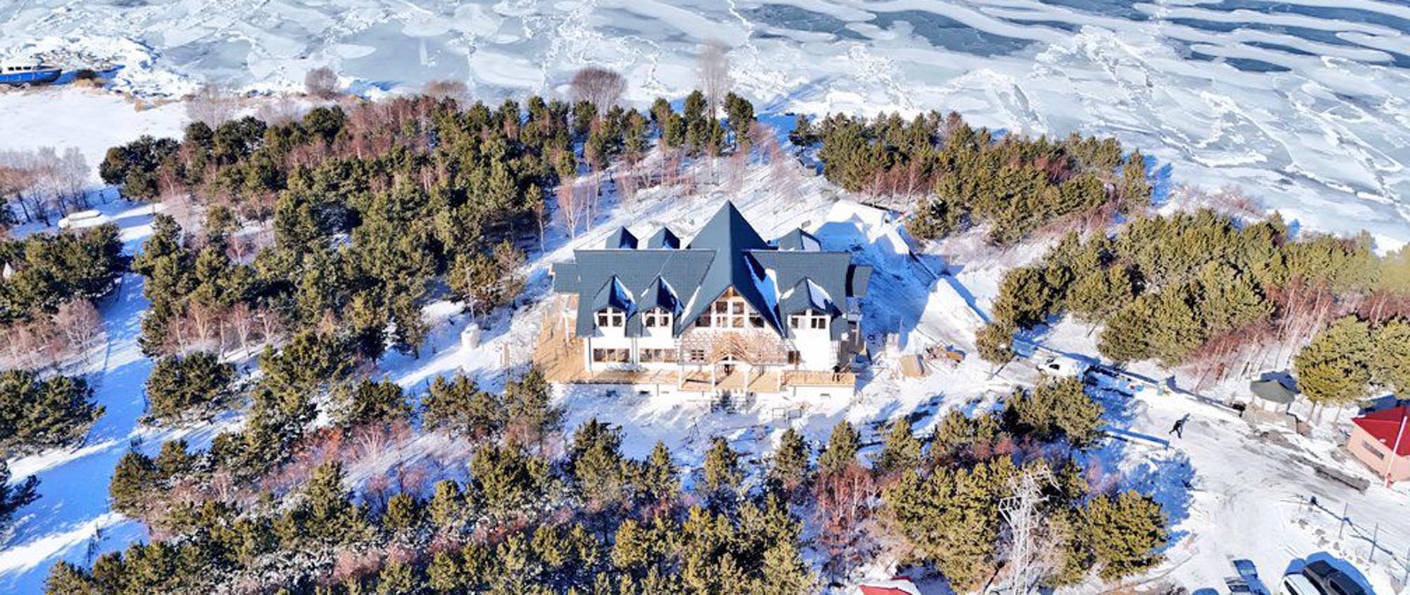 Çıldır Gölü kütük ev inşaatı ağaçları