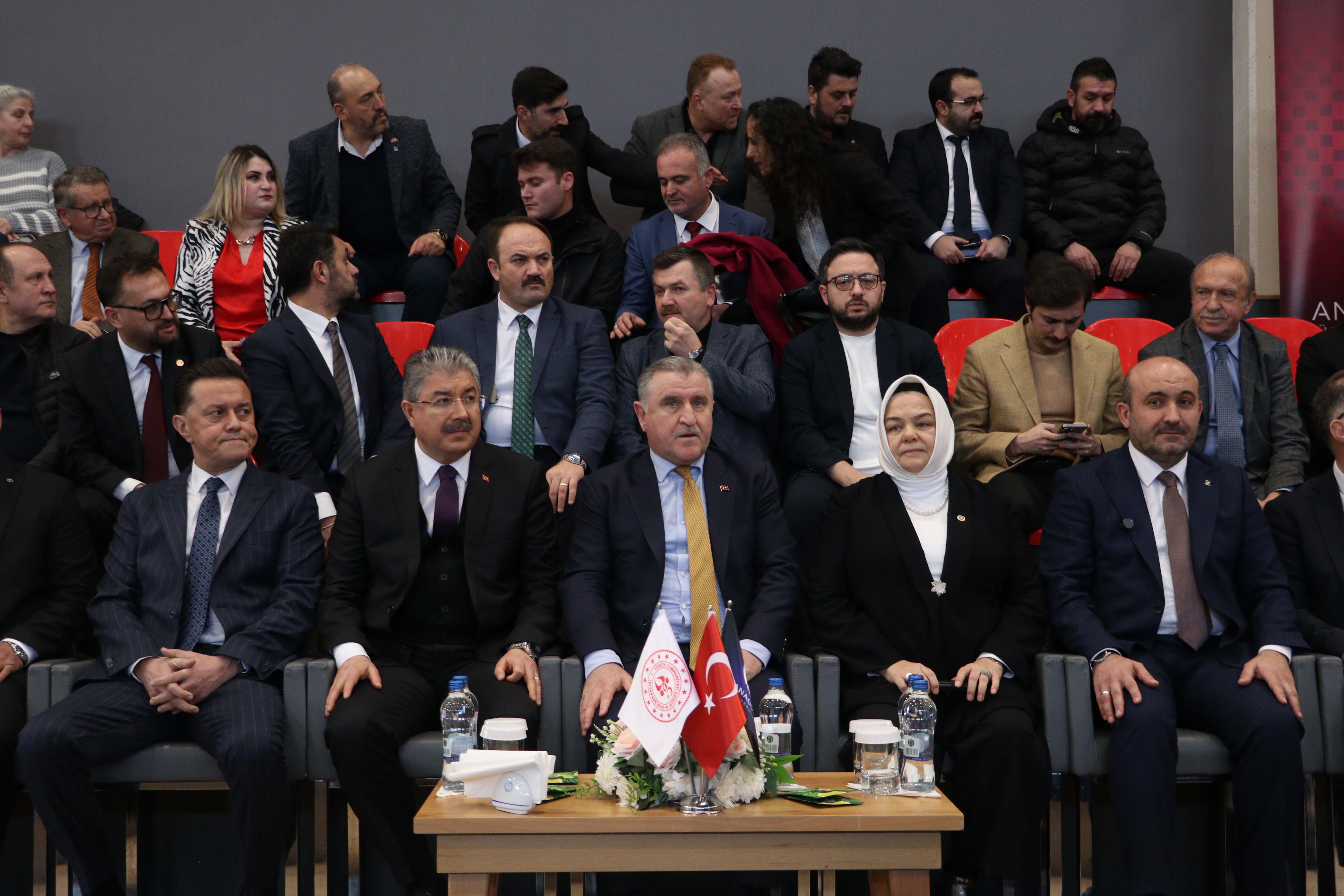 Bakan Bak Spor Yaparken