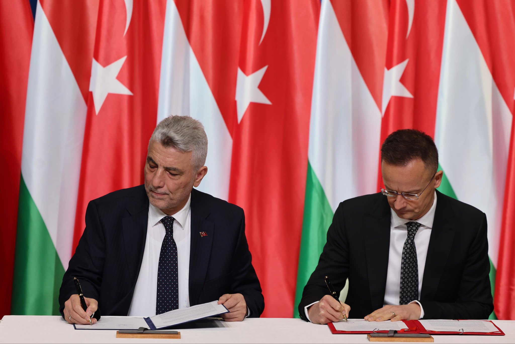 Ticaret Bakanı Ömer Bolat Macaristan Dışişleri ve Ticaret Bakanı Peter Szijjarto görüşmesi