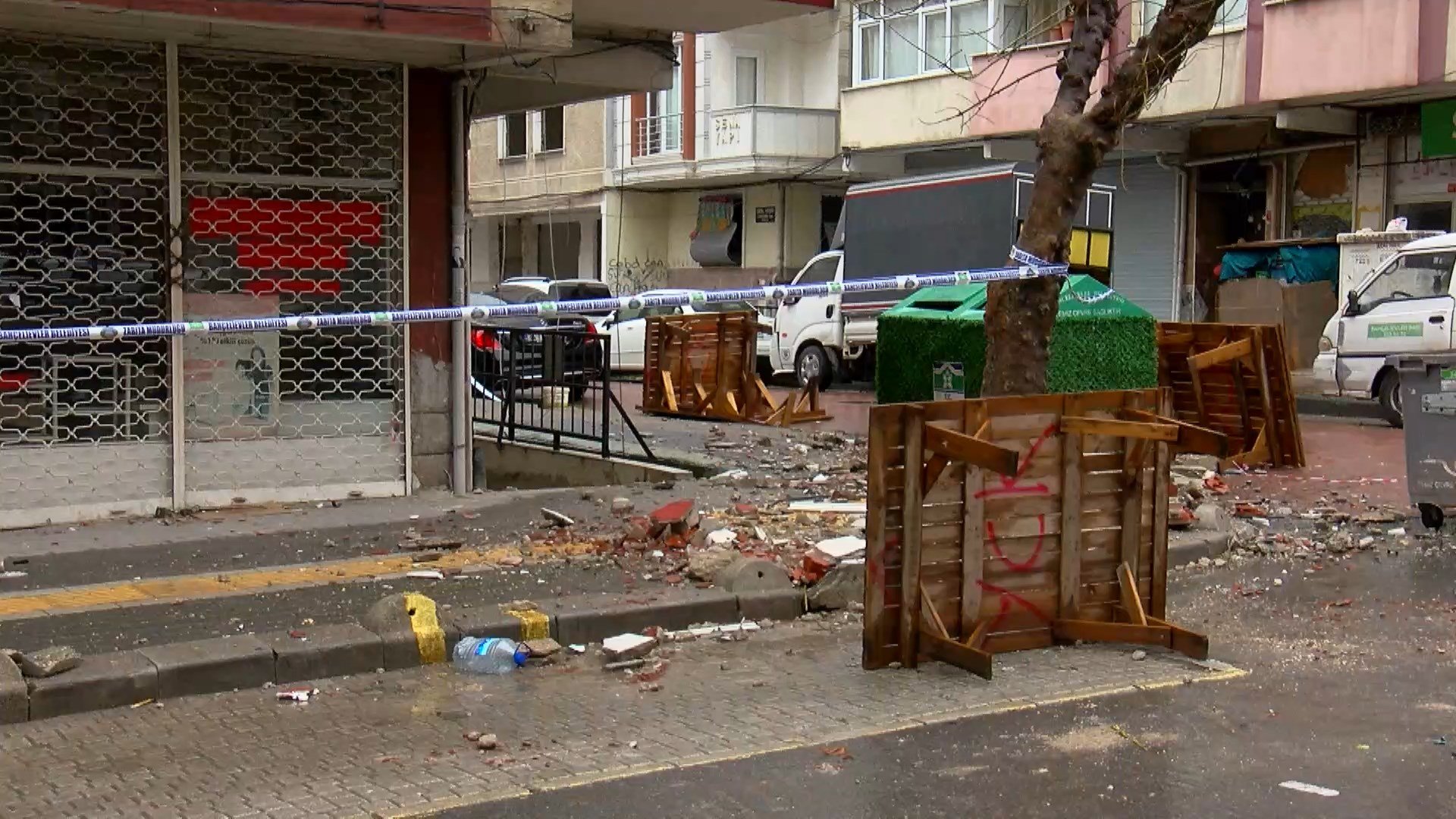 Bahçelievler balkon çökmesi araba hasarı