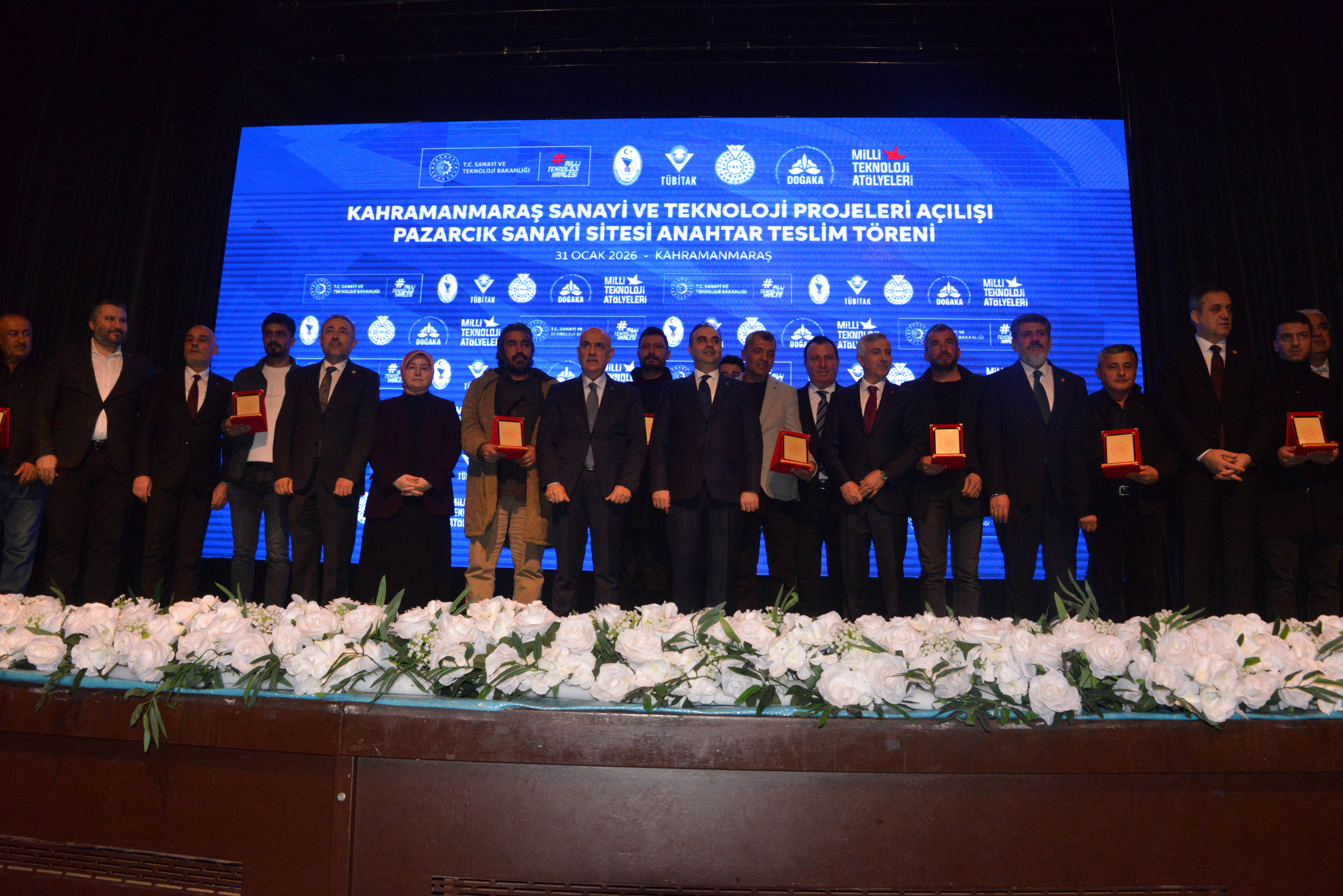 Bakan Kacır TOGG T10F ile tören alanına geliyor