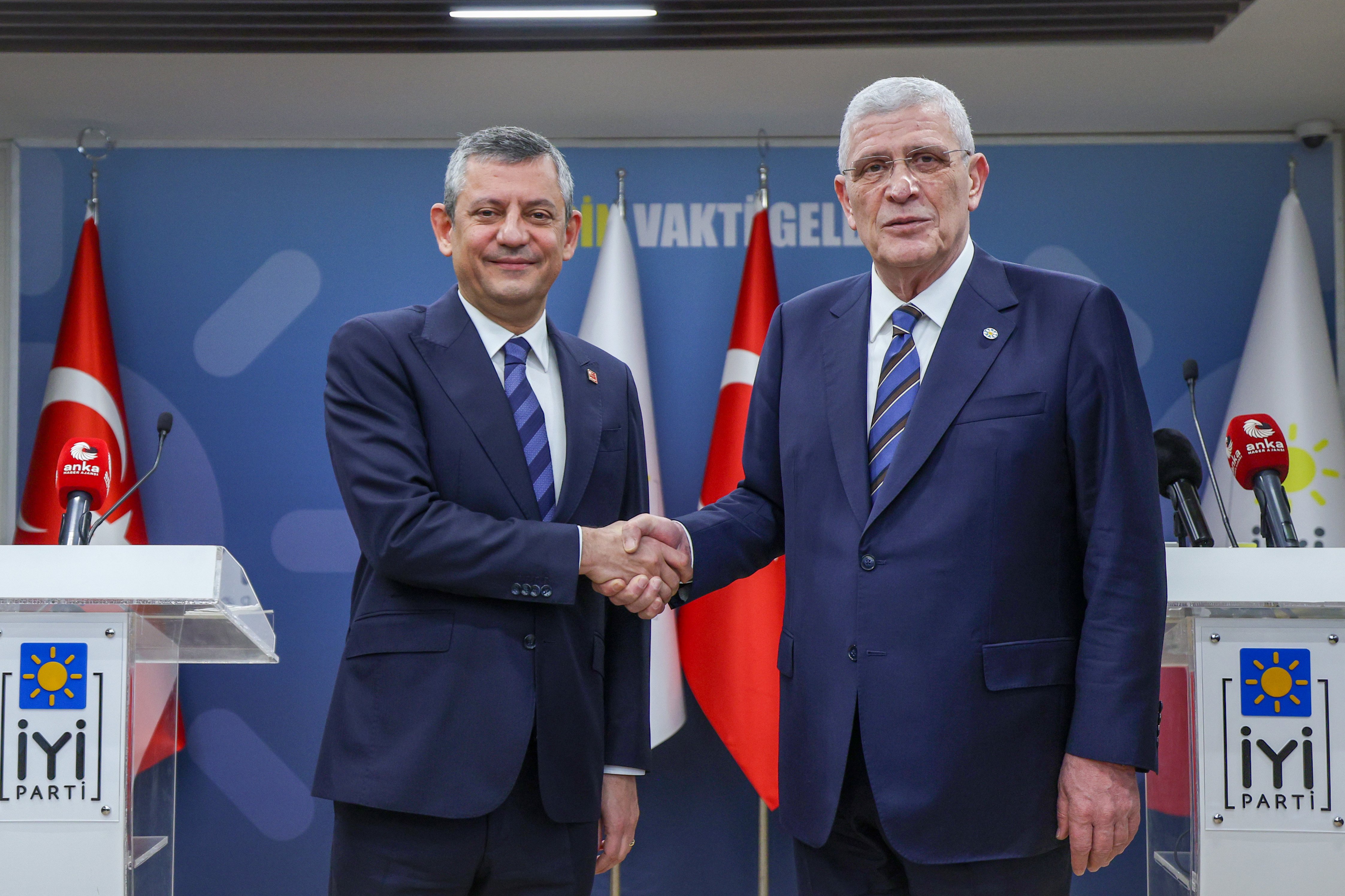 Özgür Özel ve Müsavat Dervişoğlu