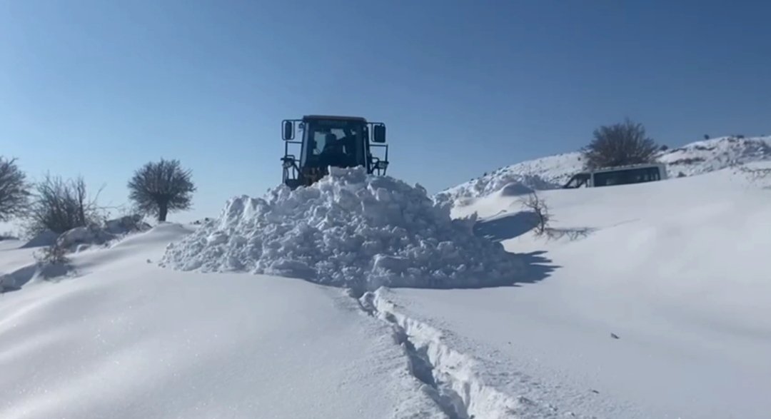Batman karla kaplı yol