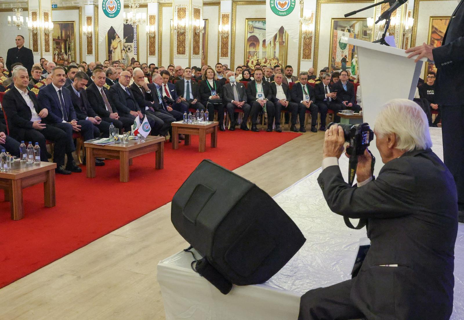 Hakan Fidan konuşma yapıyor