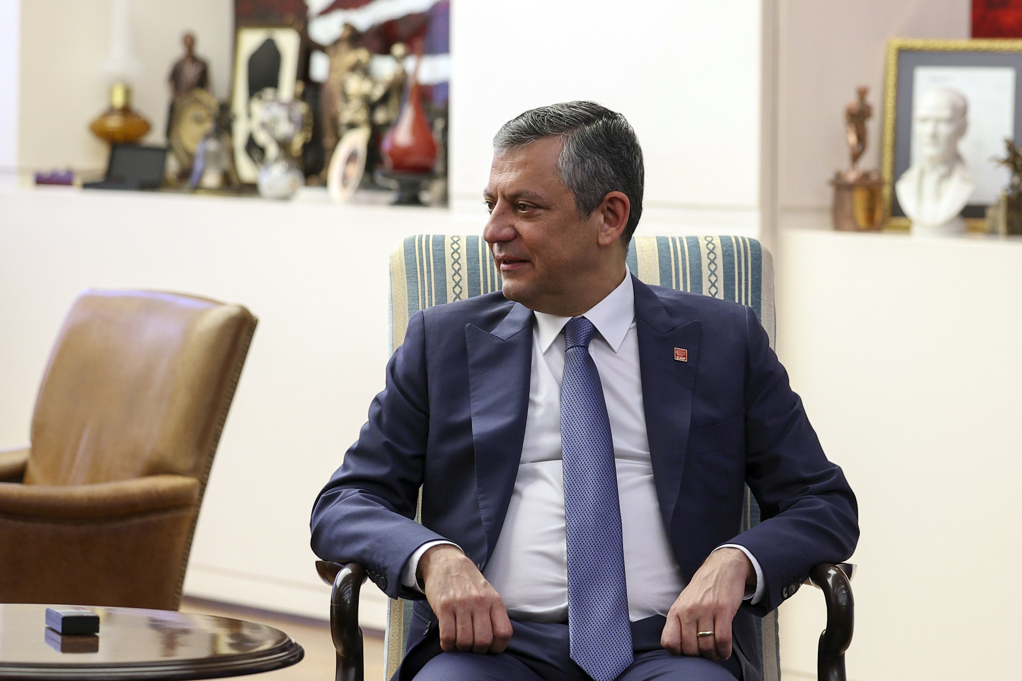 Özgür Özel KKTC CTP Genel Başkanı Sıla Usar İncirli ile görüşüyor