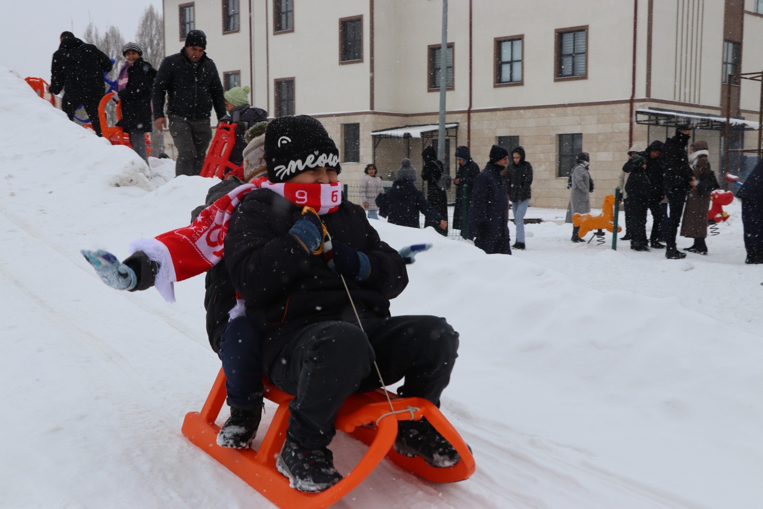 Sivas Jandarma Kızak Etkinliği Çocuklar