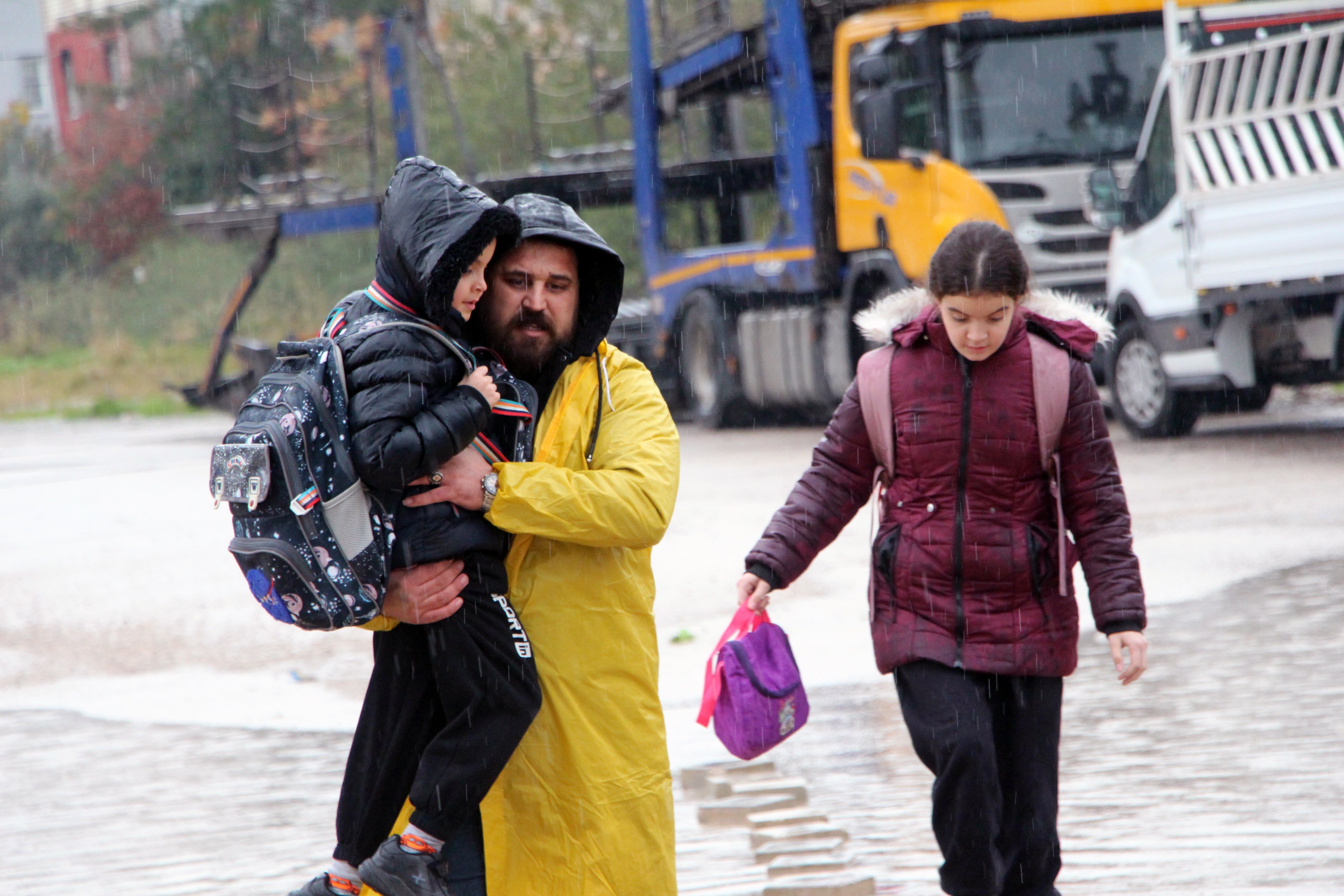 Adana Seyhan yağmur suyu birikintisi site sakinleri