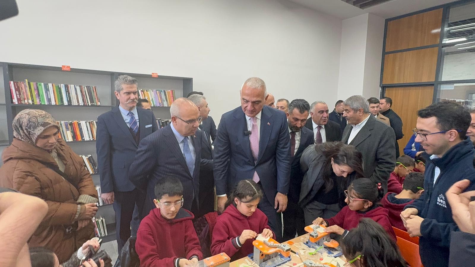 Bakan Ersoy Kütüphane Açılışında Konuşma Yapıyor