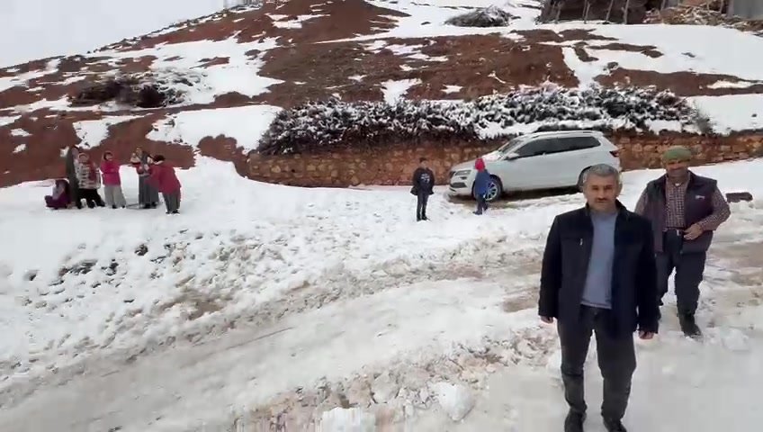 İş makinesi ile yol açma çalışması