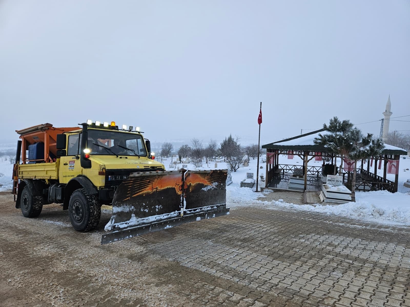 Elazığ köy yolu kar temizleme makinesi