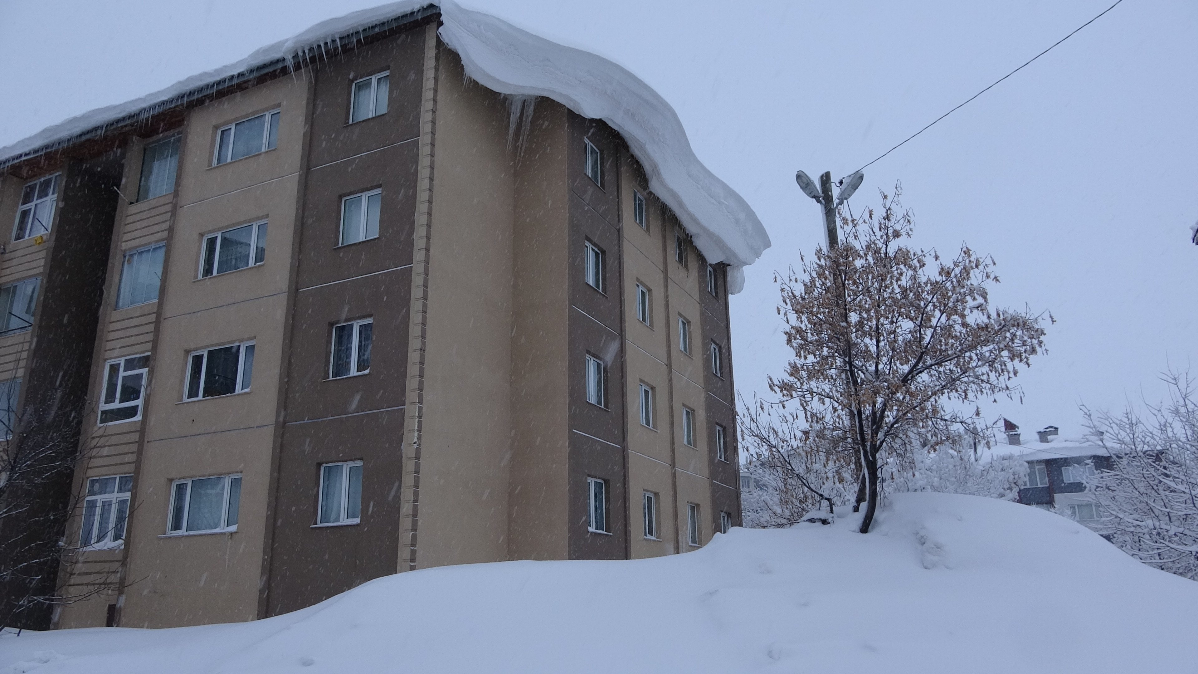 Bitlis Belediyesi kar temizleme ekipleri