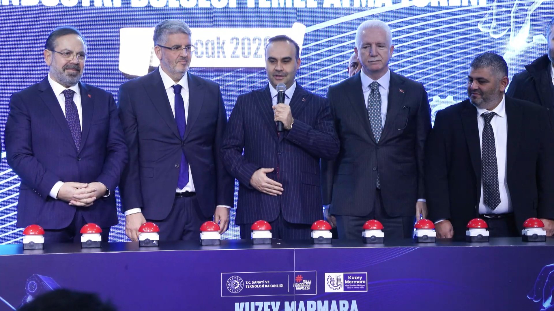 Bakan Kacır ve protokol üyeleri temel atma töreninde