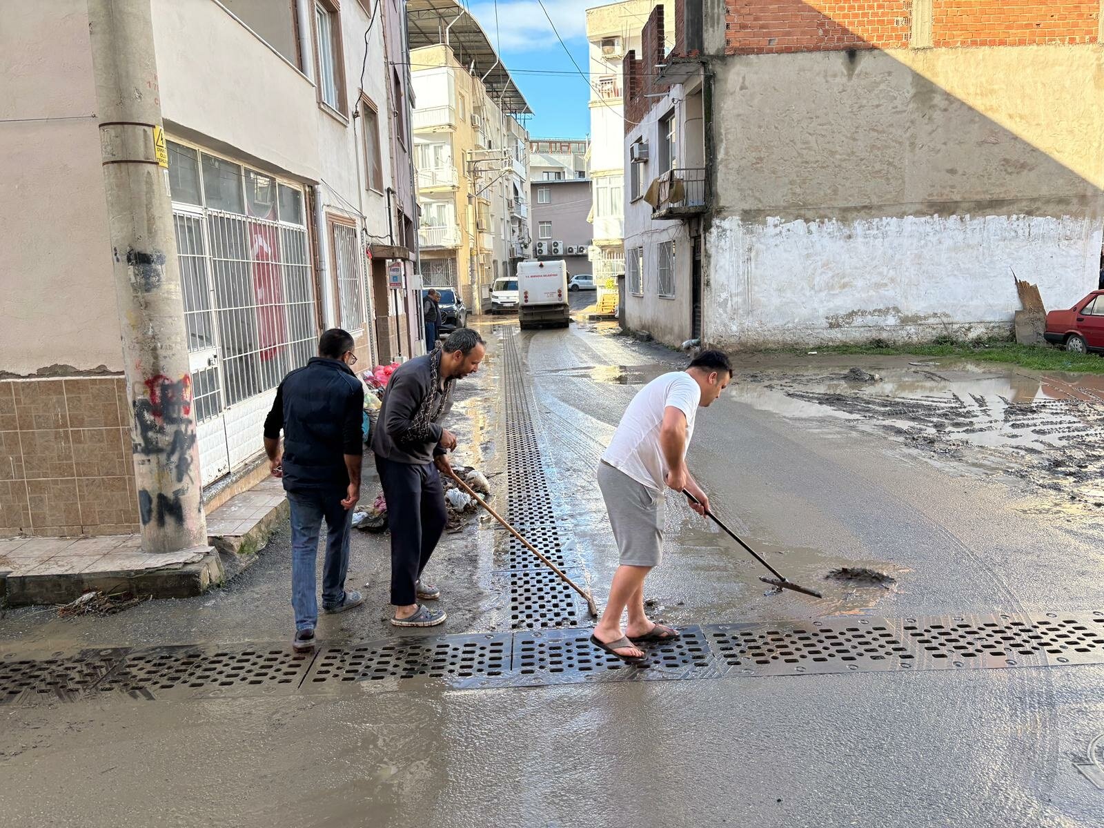 İzmir sel mağduru Tuğrul Aygıt