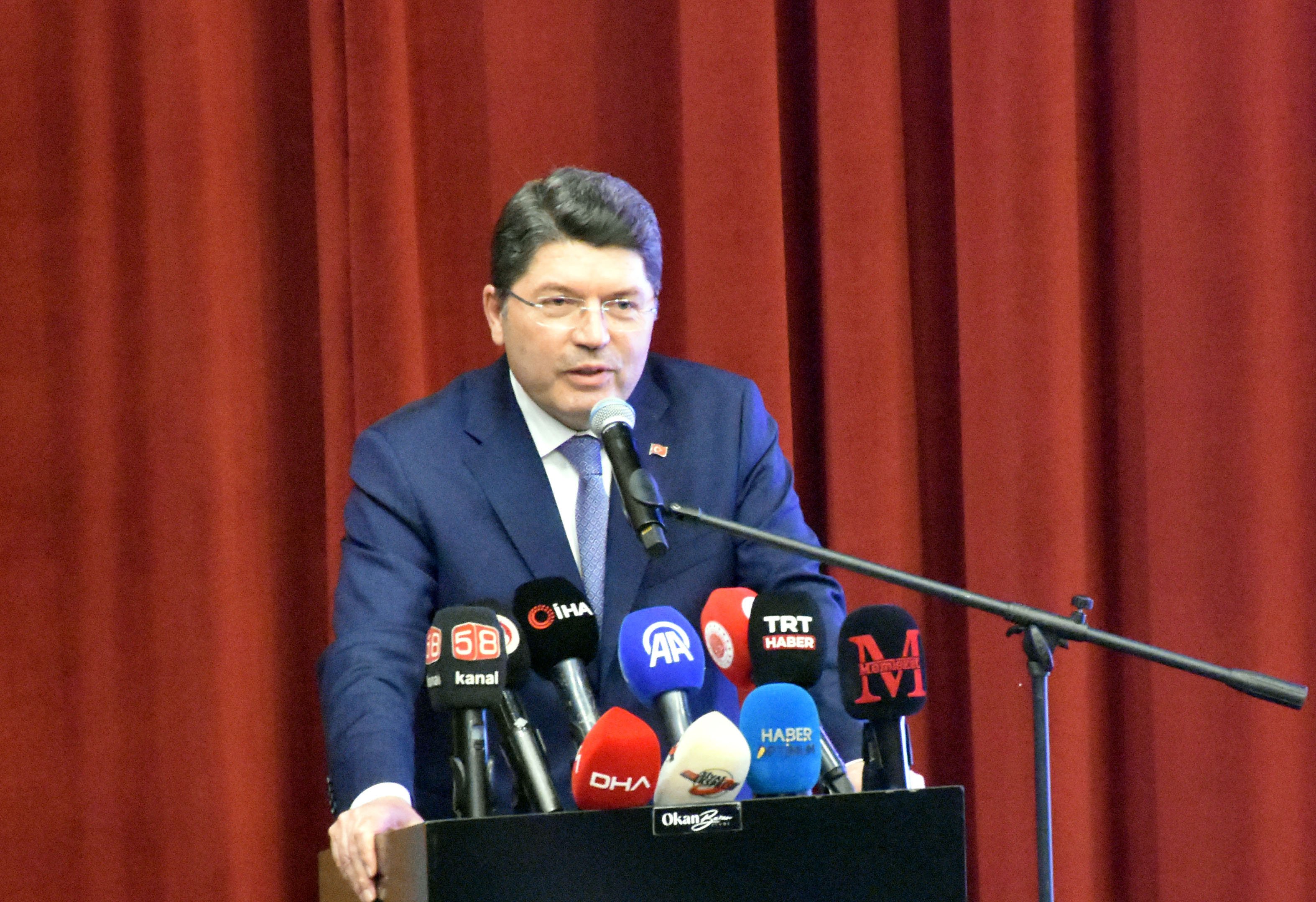 Adalet Bakanı Yılmaz Tunç AK Parti üyeleri ile